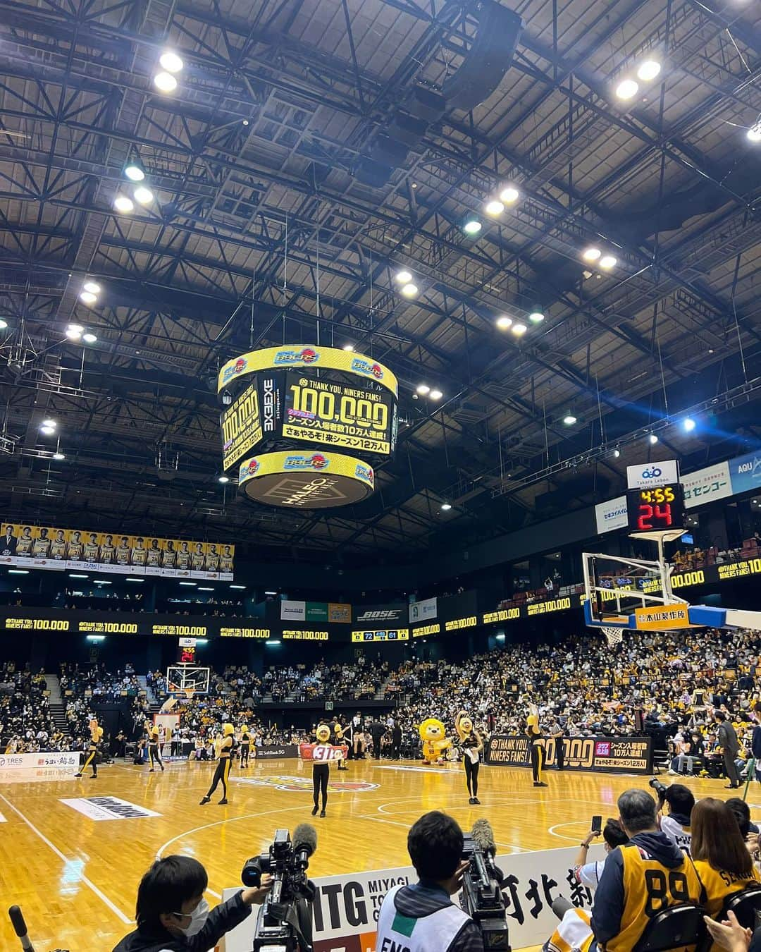 志村雄彦のインスタグラム：「22-23シーズン終了🏀  B1復帰のシーズン年間10万人の皆様にご来場いただきました🙇‍♂️ 勝ち星をなかなか届けられず悔しい結果となりましたが、「Ｂ1残留」を成し遂げたチームの闘いはナイナーズらしく泥臭く、粘り強いものでした！ 最後まで仙台を代表して闘ってくれたチームは我々の誇りです❗️  ありがとうございました🙇‍♂️🙇‍♂️🙇‍♂️  #89ERS #GRIND」