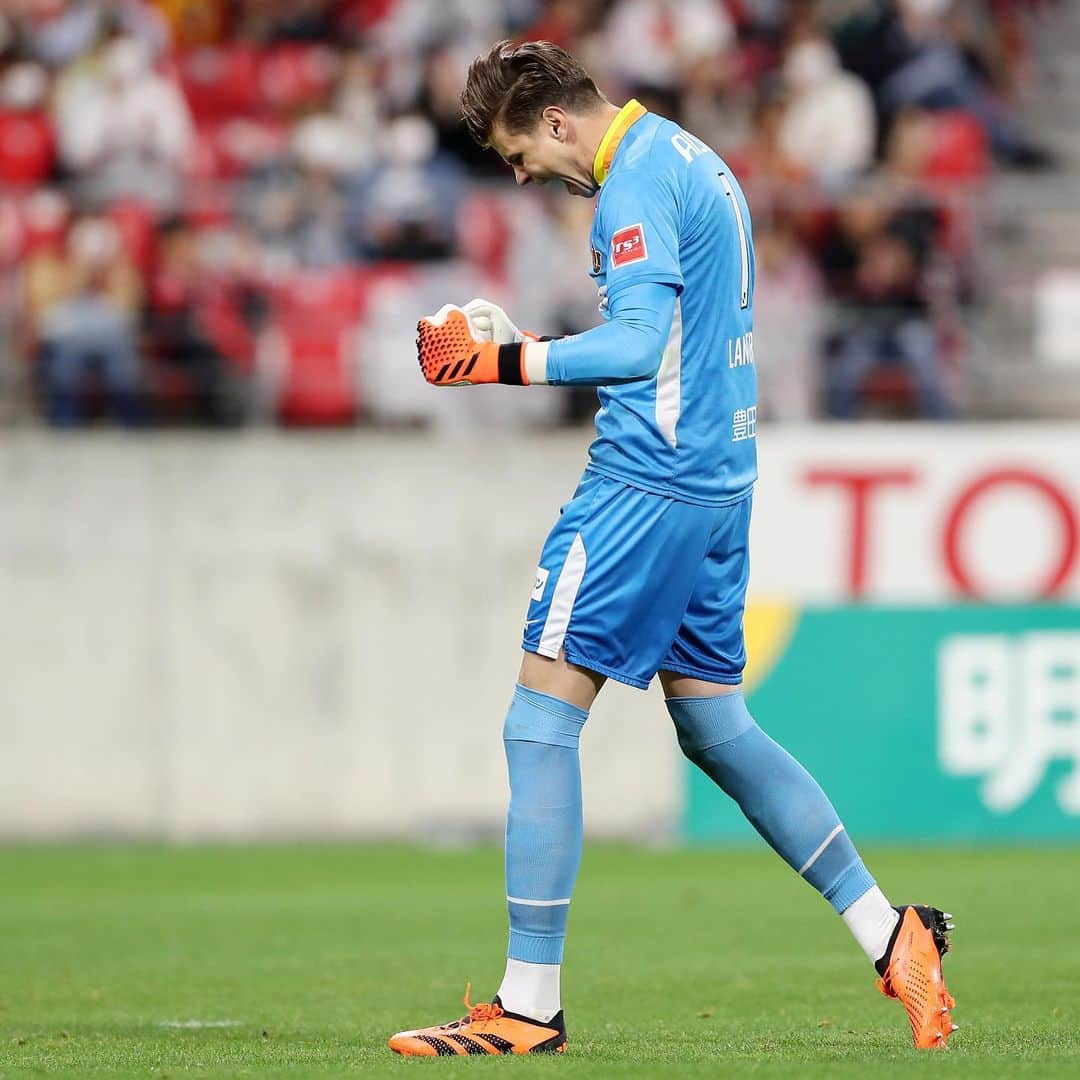 ミチェル・ランゲラクさんのインスタグラム写真 - (ミチェル・ランゲラクInstagram)「Saturday nights with this team! ❤️💛 #grampus」5月7日 18時20分 - mitchlangerak