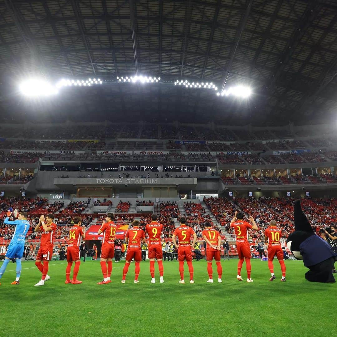 ミチェル・ランゲラクさんのインスタグラム写真 - (ミチェル・ランゲラクInstagram)「Saturday nights with this team! ❤️💛 #grampus」5月7日 18時20分 - mitchlangerak