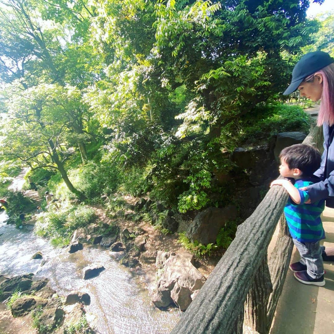 雅-MIYAVI-さんのインスタグラム写真 - (雅-MIYAVI-Instagram)「Japan has a national holiday which kids can be king and queen all day. SIUUUUUUUUUUUUU  たいへんよく遊びました  💮  #こどもの日 #ピーチ姫つよ #スカイ様予想通り絡まる」5月7日 18時21分 - miyavi_ishihara