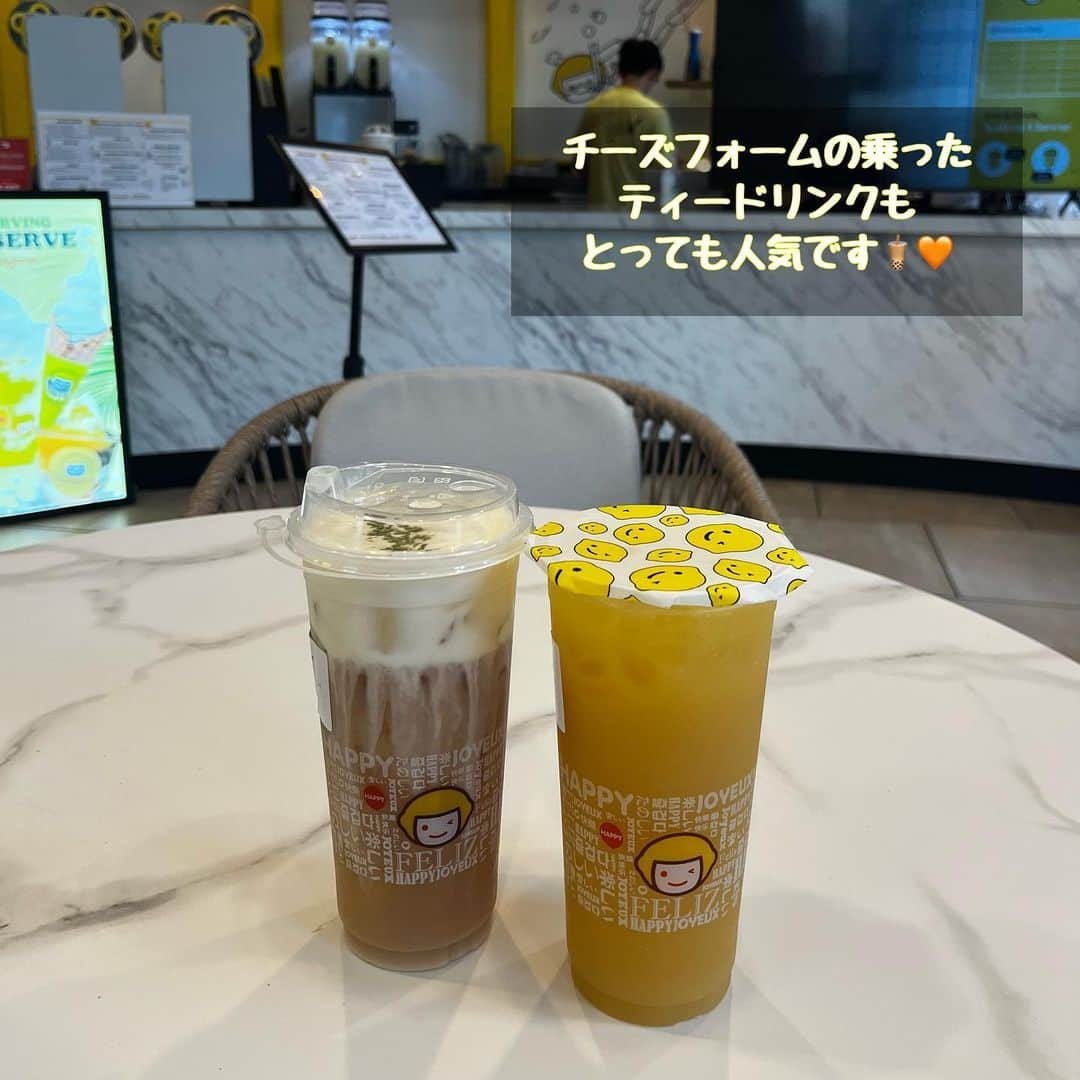 kawaiihawaiitourさんのインスタグラム写真 - (kawaiihawaiitourInstagram)「カカアコにある超美味しいワッフル🧇 🍋【Happy Lemon ハッピーレモン】🍋  《住所》📍 1200 Ala Moana Blvd, Honolulu, HI 96814 アメリカ合衆国 《営業時間》MON - SUN 11:00AM - 9:00PM (FRI&SUTのみ 11:00AM - 10:00PM) 《公式サイト》https://happylemonusa.com  去年の10月末にハワイ初進出でワードビレッジにオープンした、台湾茶のハッピーレモンに行ってきました🍋  色々な種類のティーやボバドリンク、スムージーがありました🍹💛  今回のオーダーしたのは、 ・ JI. Original Waffles (オリジナル ワッフル) $7.00 ・Ube Waffles (ウベワッフル) $7.50 ・Puff Cream (パフクリーム) $1.00 ・Fresh Lemon Green Tea $7.00 ・Black Tea with Salted Cheese $6.50  バブルワッフルは、外は少しだけカリッと中はモチモチしたワッフルでした🧇 オリジナルの方は卵の味が強くて、プリンの様な味を感じました✨  ウベの方は中が紫色になっていてとっても可愛かったです🍠💜 特に、パフクリームにディップして食べると美味しさが倍増!!🤤 ちちぎって食べれるので、友達や家族とシェアして食べれます💛 他に、タピオカがワッフルに入っているBoba Bubble Waffles (ボババブルワッフル)や抹茶、チョコレート味のバブルワッフルがありました❣️  飲み物も沢山の種類がありましたが、 今回はチーズフォームの乗ったティーと お店の名前にちなんだレモンとブレンドしたティ 頂きました🫖🍋 ティーなのに甘いドリンクで甘党さんにはぴったりのドリンクでした🍹  ぜひ、この美味しいバブルワッフルを食べに行ってみてください🍋🧇💛  #happylemon #waffle  .*･ﾟ𓆉𓆡𓇼𓆡𓆉　.ﾟ･*.  【Kawaii Hawai'i Tour /カワイイ・ハワイ・ツアー】では、お客様が行きたいところを自由に選んでもらって好きなようにツアーが回れます🌺🌴  .*･ﾟ𓆉𓆡𓇼𓆡𓆉　.ﾟ･*.  #ハワイ #ワイキキ #ハレイワ #カイルア #ハワイ旅行 #ハワイ生活 #ハワイライフ #ハワイグルメ #ハワイ情報 #ハワイツアー #ハワイウエディング #タピオカ #hawaii #waikiki #haleiwa #ハワイライフ #ハワイグルメ #cafe #ハワイチャーターツアー #カフェ　#ハワイオプショナルツアー　#ハワイフォト　#カイルア　#ハレイワ　#アウラニ　#ハワイウェディング #ハワイ情報　#ハワイウエディング #ハワイスイーツ　#ハワイ好き #ハワイ好きな人と繋がりたい #ハワイ限定 #ハワイ土産」5月7日 18時21分 - kawaiihawaiitour