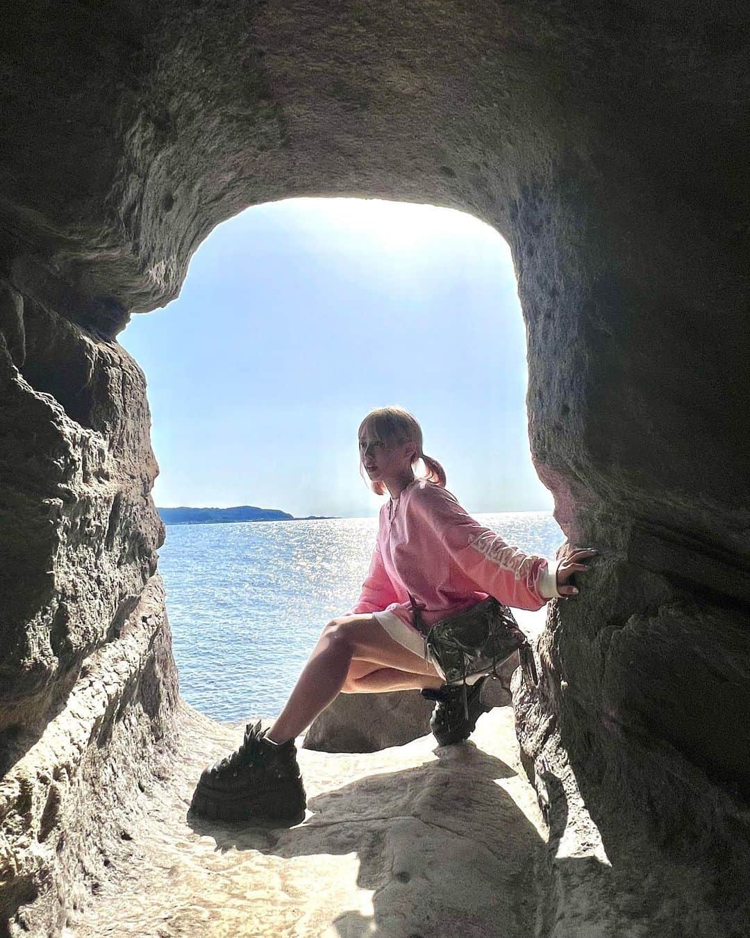 廣田あいか のインスタグラム：「ㅤㅤㅤㅤㅤㅤㅤㅤㅤㅤㅤㅤㅤㅤㅤㅤㅤㅤㅤㅤㅤㅤㅤㅤㅤ  ㅤㅤㅤㅤㅤㅤㅤㅤㅤㅤㅤㅤㅤゴールデンウィークㅤㅤㅤㅤㅤㅤㅤㅤㅤㅤㅤㅤㅤ おわっちゃうねദ്ദി´･֊･` )ㅤㅤㅤㅤㅤㅤㅤㅤㅤㅤㅤㅤㅤ ㅤㅤㅤㅤㅤㅤㅤㅤㅤㅤㅤㅤㅤㅤㅤㅤㅤㅤㅤㅤㅤㅤㅤㅤㅤㅤ みなさまはいかがお過ごしですか？ㅤㅤㅤㅤㅤㅤㅤㅤㅤㅤㅤㅤㅤ ゆっくりできたかな、はしゃいだかなㅤㅤㅤㅤㅤㅤㅤㅤㅤㅤㅤㅤㅤㅤㅤㅤㅤㅤㅤㅤㅤㅤㅤㅤㅤㅤ  お仕事の方々は神と呼ばせてくださいㅤㅤㅤㅤㅤㅤㅤㅤㅤㅤㅤㅤㅤ こんな時にも、ありがとうございます… ㅤㅤㅤㅤㅤㅤㅤㅤㅤㅤㅤㅤㅤ 自分は、人だったり 自然や 音楽とかㅤㅤㅤㅤㅤㅤㅤㅤㅤㅤㅤㅤㅤ 好きなものと たっぷり向き合う時間をㅤㅤㅤㅤㅤㅤㅤㅤㅤㅤㅤㅤㅤ とれたのが珍しくて嬉しかったですㅤㅤㅤㅤㅤㅤㅤㅤㅤㅤㅤㅤㅤ ㅤㅤㅤㅤㅤㅤㅤㅤㅤㅤㅤ なにも考えずに触れてみるとㅤㅤㅤㅤㅤㅤㅤㅤㅤㅤㅤㅤㅤ どんどんㅤㅤㅤㅤㅤㅤㅤㅤㅤㅤㅤㅤㅤ やってみたいこととかㅤㅤㅤㅤㅤㅤㅤㅤㅤㅤㅤㅤㅤ それを実行するのにㅤㅤㅤㅤㅤㅤㅤㅤㅤㅤㅤㅤㅤ 足りないものが 鮮明になってくる気がしてㅤㅤㅤㅤㅤㅤㅤㅤㅤㅤㅤㅤㅤ ㅤㅤㅤㅤㅤㅤㅤㅤㅤㅤㅤㅤㅤㅤㅤㅤㅤㅤㅤㅤㅤㅤㅤㅤㅤㅤ みんなに届けられていることって まだまだ僅かなものしかないけれどㅤㅤㅤㅤㅤㅤㅤㅤㅤㅤㅤㅤㅤㅤㅤㅤㅤㅤㅤㅤㅤㅤㅤㅤㅤㅤ  ㅤㅤㅤㅤㅤㅤㅤㅤㅤㅤㅤㅤㅤ今年は増やせるかなっておもうのでㅤㅤㅤㅤㅤㅤㅤㅤㅤㅤㅤㅤㅤ がんばってみます たのしみですㅤㅤㅤㅤㅤㅤㅤㅤㅤㅤㅤㅤㅤ ㅤㅤㅤㅤㅤㅤㅤㅤㅤㅤㅤㅤㅤㅤㅤㅤㅤㅤㅤㅤㅤㅤㅤㅤㅤㅤ やる気が湧いた一週間でした◎ㅤㅤㅤㅤㅤㅤㅤㅤㅤㅤㅤㅤㅤ いいこと いいこと ㅤㅤㅤㅤㅤㅤㅤㅤㅤㅤㅤㅤㅤ ㅤㅤㅤㅤㅤㅤㅤㅤㅤㅤㅤㅤㅤㅤㅤㅤㅤㅤㅤㅤㅤㅤㅤㅤㅤㅤ 一緒に過ごしてくれた周りの方ありがとㅤㅤㅤㅤㅤㅤㅤㅤㅤㅤㅤㅤㅤ 配信とか動画みてくれた みんなもだよ！」