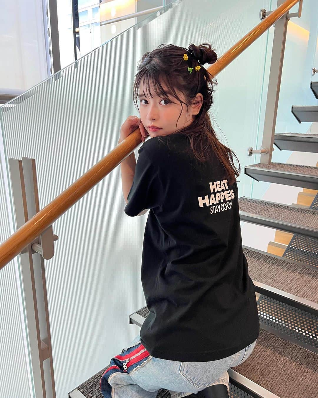 景井ひなさんのインスタグラム写真 - (景井ひなInstagram)「_ スプライトカラーのヘアピンと衣装！ そしてスプライトTシャツ頂いて、、前も後ろも可愛い☺︎ . 5年ぶりにスプライトがリニューアルして これからの暑い日にはピッタリ！ってくらい、 よりスッキリ爽やかになってさらに美味しくなった！！🍋 #スプライト #ヒートしないでクールにいこう」5月7日 18時31分 - kagei_hina