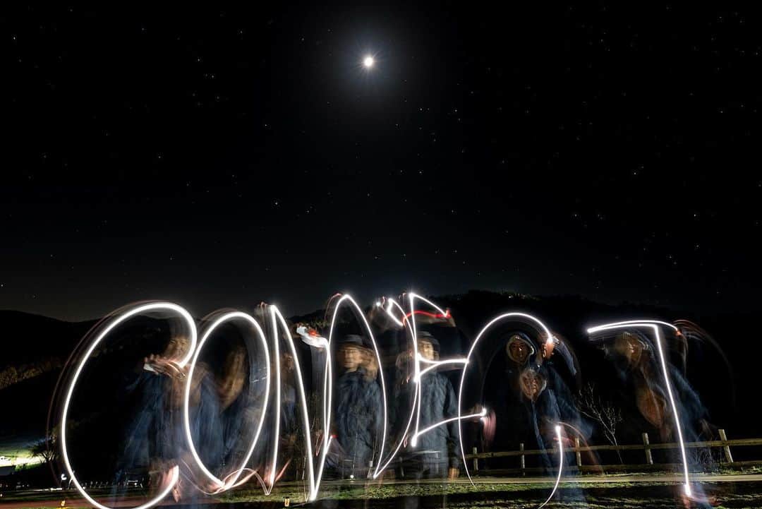 百瀬俊介さんのインスタグラム写真 - (百瀬俊介Instagram)「CONNECT 🌌🌖 ライトアートをありがとう！ 阿智村の空の下、圧巻の星空に出逢いました！ 言葉では伝わりにくいと思うけど自然の素晴らしさと夜の絶景が楽しめる阿智村です。  #connect #achimura #yamaboshi #阿智村 #満点の星空 #絶景 #圧巻 #北斗七星 #やま星」5月7日 18時24分 - momose_shunsuke