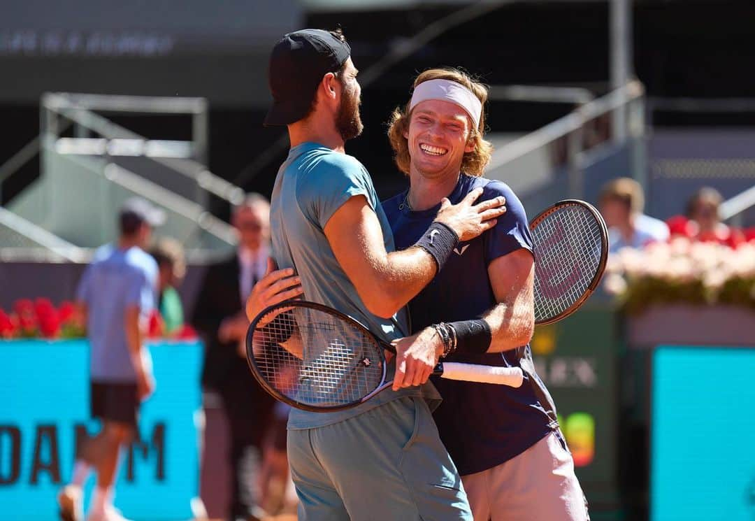 カレン・ハチャノフさんのインスタグラム写真 - (カレン・ハチャノフInstagram)「Doubles specialists this week with my brother💪🏻🥳😜🍾🏆  First Masters title together!!! #Rublanov」5月7日 18時27分 - karenkhachanov