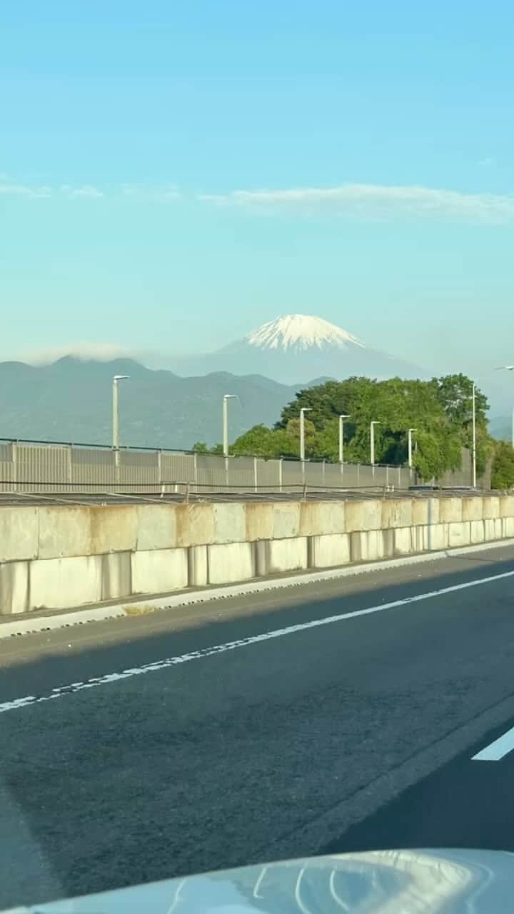 ナオのインスタグラム：「GWは浜松へ❤️🧡💚  息子は可愛い従兄弟たちにたくさん遊んでもらい、良い思い出がまた１つ増えました😊」