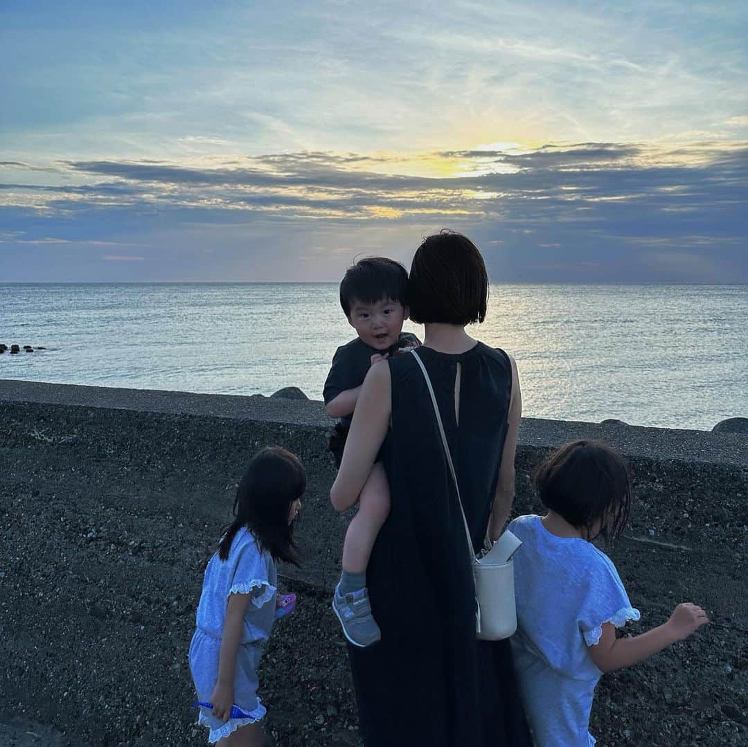美生のインスタグラム：「ノープランで のんびり過ごしたGW🎏 ⁡ ⁡ 淡路島にいったり ボーネルンドにいったり 髪を切りに行ったり お家でマリオパーティしたり なかなか楽しめました♡ ⁡ 今日ものんびり過ごします👨🏻👧🏻👧🏻👦🏻👩🏻 ⁡ ⁡ #gw #holiday」