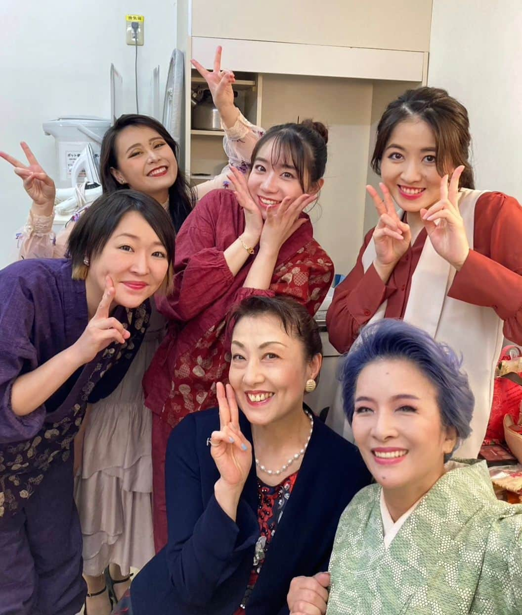 池上季実子さんのインスタグラム写真 - (池上季実子Instagram)「本日ラゾーナ川崎プラザソル公演、16時半、お陰様でチームRantanの㊗️千秋楽となります。まだ、今の時間なら間に合いますヨー。折角のGWなのに、お天気悪いし、お家でゴロゴロも勿体ない！ 一寸笑って、一寸泣いちゃうホームドラマの舞台、如何ですか？当日券御座います☺️ ◆本日  7日   チームRantan 16時半 ◆舞台『CHICACO 2023』公式サイト https://chicaco-stage.themedia.jp/ ◆劇場 ラゾーナ川崎プラザソル 神奈川県川崎市幸区堀川町72-1  ラゾーナ川崎プラザ5F 【アクセス】  各線「川崎駅」徒歩5分  ◆大阪公演 🐙大阪公演5/13～5/14   大阪 一心寺シアター   5/13(土) 13:00   18:30   5/14(日) 12:00 🎫大阪一心寺シアターのチケットは此方から https://www.quartet-online.net/ticket/2023chicaco?om=cwfjgdb  #CHICACO2023 #舞台 #ラゾーナ川崎プラザソル #千秋楽 #当日券 #当日券あります #池上季実子  #大阪 #関西 #大阪一心寺シアター #Instagram #facebook」5月7日 10時15分 - kimiko_ikegami_actress_japan