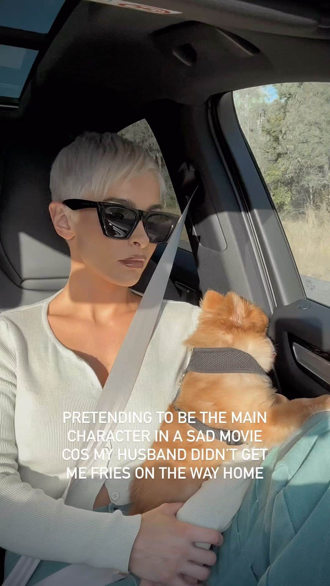 エリー・ゴンサルヴェスのインスタグラム：「so rude…」
