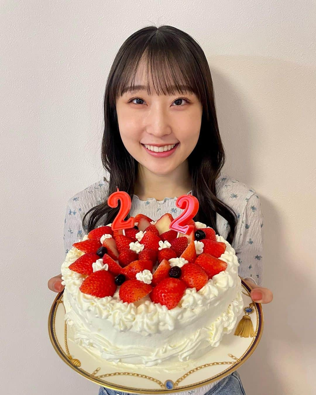 段原瑠々さんのインスタグラム写真 - (段原瑠々Instagram)「🎂  22歳になりました！  生まれてきてよかった〜😊  いつも本当にありがとう🌷      #juicejuice #段原瑠々 #22歳 #お母さんの手作りケーキ #うれしい #柏餅のあと髪整えたよ」5月7日 10時27分 - ruru_dambara.official