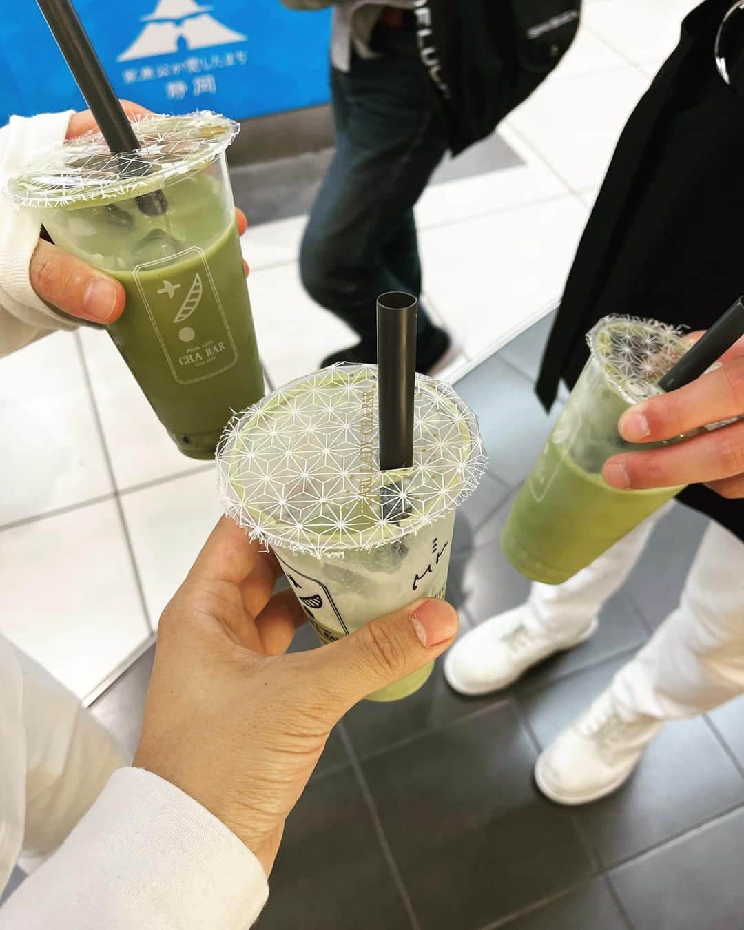 のインスタグラム：「27歳　タピオカでKP  手で数えられるくらいしか買った事なくて注文してからのカスタムであたふたした笑 でもめちゃ美味しかった！  まぁよく考えたら結果全部“おすすめ”を選んでたからだ😂」