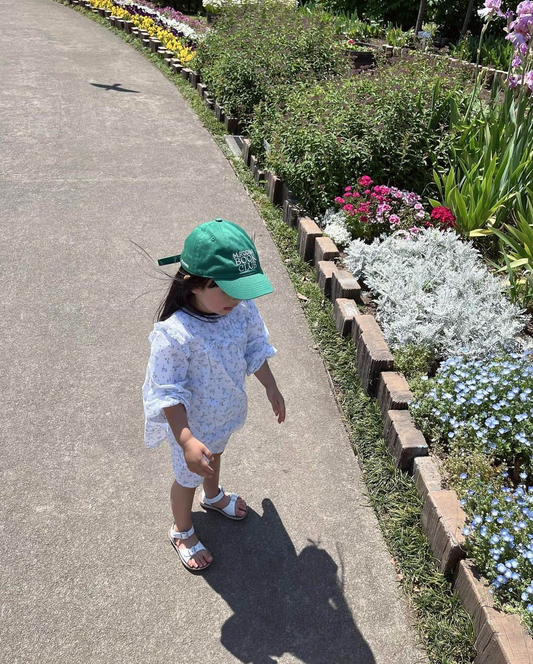 丸林広奈さんのインスタグラム写真 - (丸林広奈Instagram)「greenのcap気に入ったおちび💚 gwは近場でのんびり。☀️」5月7日 10時59分 - hironamarubayashi