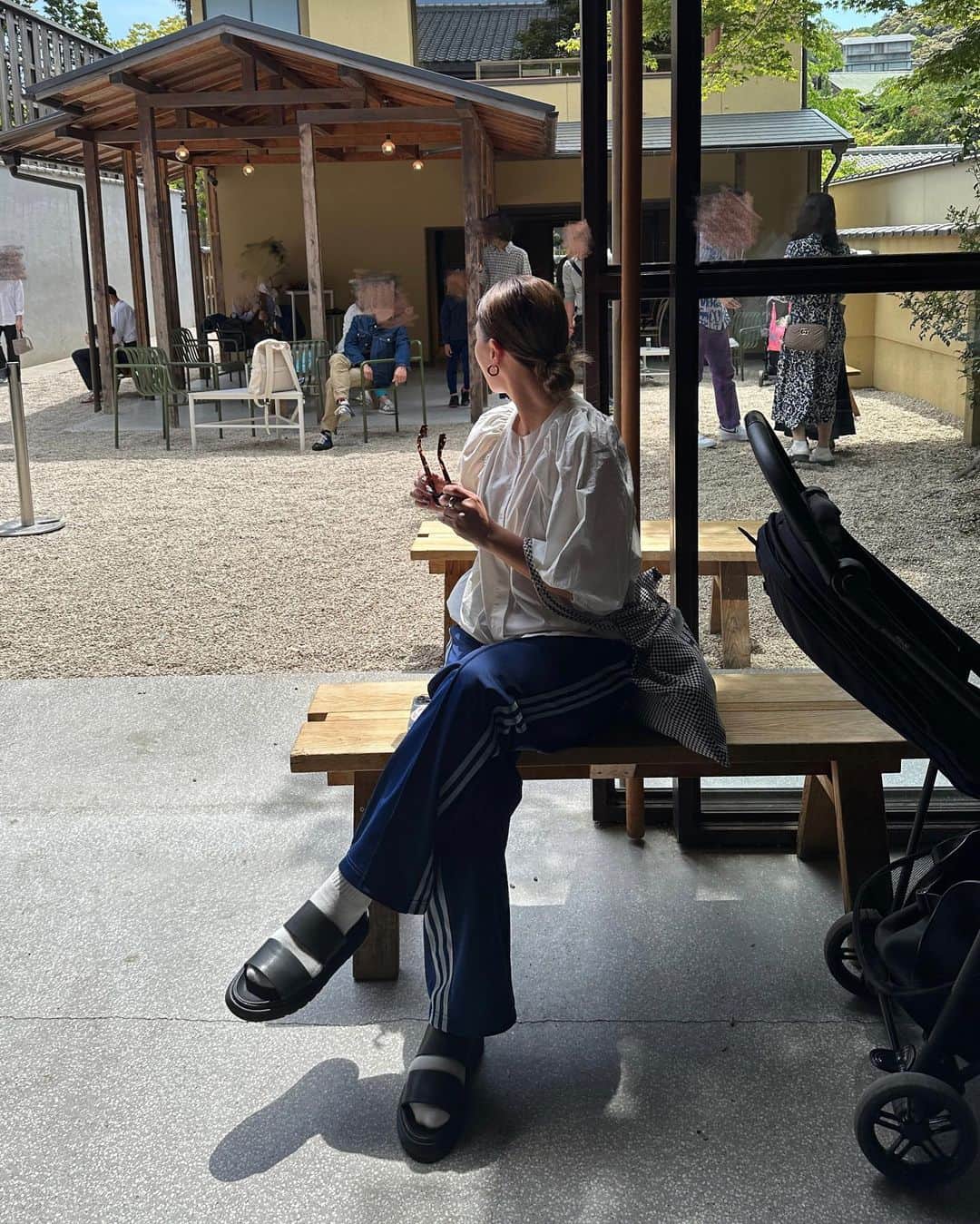 happyyopyさんのインスタグラム写真 - (happyyopyInstagram)「京都のブルーボトルは 京町家をリノベーションして 作られてて素敵すぎて2時間ぐらい ぼ〜っとコーヒー飲んでた😂❣️  ここまで行く道がまた新緑が気持ちよくて 散歩コースによかった♡♡ また訪れたい🍃  #よぴコーデ #京都 #京都カフェ」5月7日 11時07分 - happyyopy