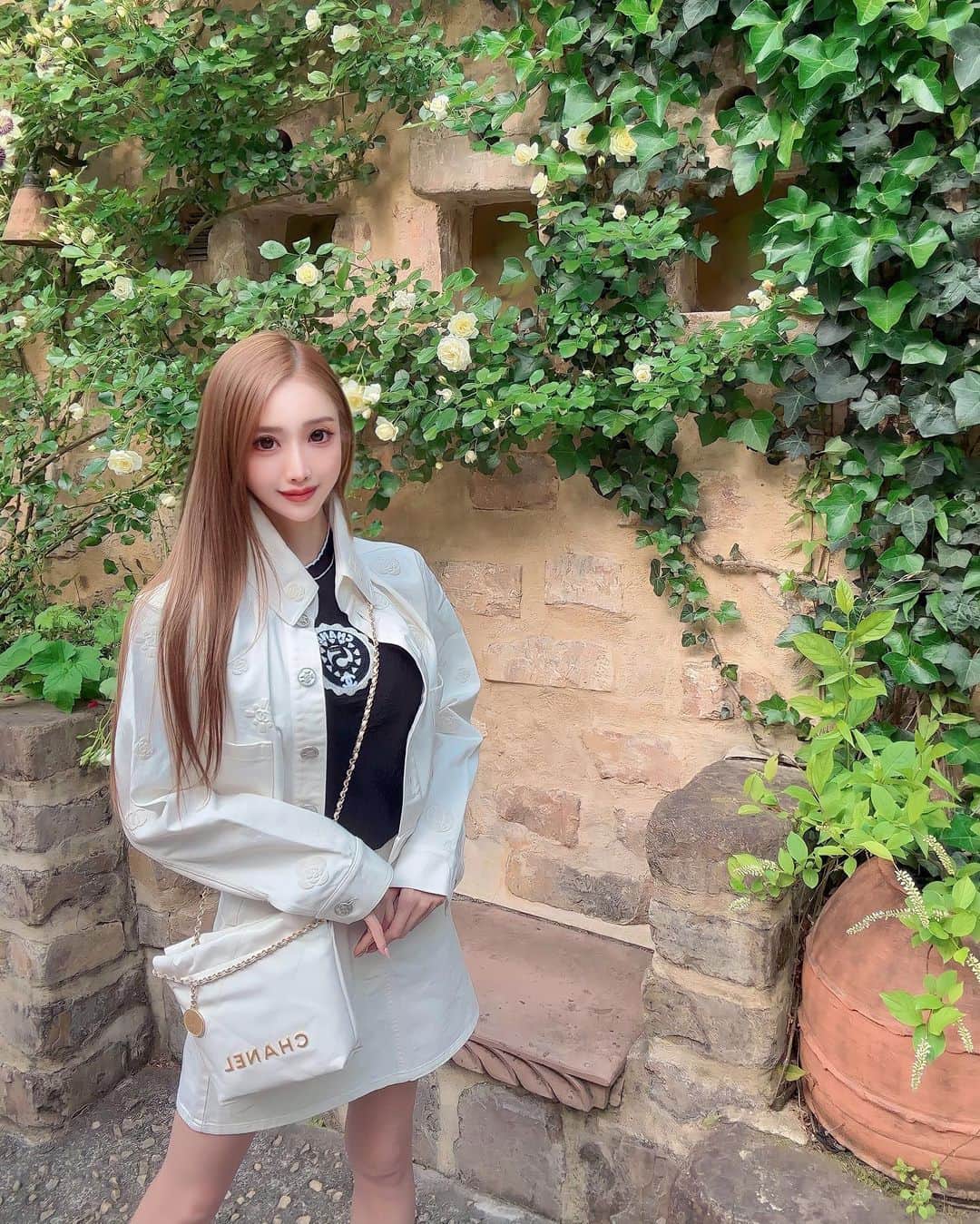 一条葵のインスタグラム：「ぬくもりの森🌳 .  絵本📕🧸の中みたいだった‪*ˊᵕˋ* カフェに雑貨屋さんとかあったり のんびりした時間〜⏳ 癒された⎛˶'ᵕ'˶ ⎞𓂃🫧‪ . . . .  #浜松観光 #ぬくもりの森」