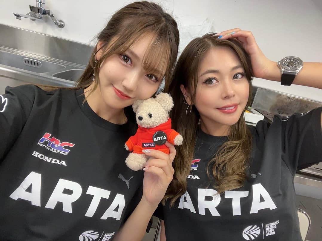 今井みどりさんのインスタグラム写真 - (今井みどりInstagram)「新商品のレプリカTシャツ🖤🖤  サラッときれて着心地よくてデザインもかっこよくて最高👏  ぜひお揃いにして サーキットで一緒に応援しましょ❤️‍🔥  #ARTA#MUGEN#AUTOBACS」5月7日 11時17分 - imaimidori