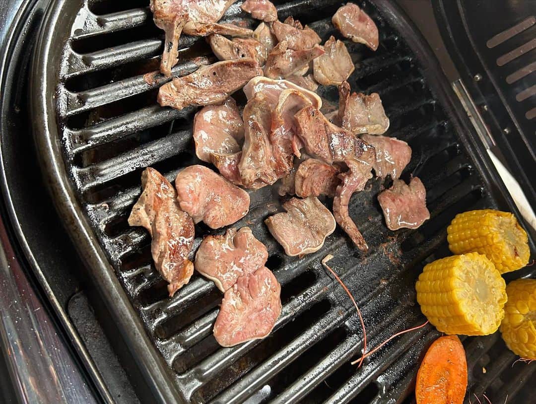 中川愛海さんのインスタグラム写真 - (中川愛海Instagram)「GWは美央ママとBBQ！ 昨年は柳家→関西ツアーしたねと懐かしく話しながら全く同じメンバーで過ごしてました😊楽しい今年初のBBQができよかった‼️ くるりのBBQ今がまさによいシーズンだなと自分でも思った💕コロナ禍大変な時に改装してよかったなと😊 ぜひBBQ🍖よろしくお願いします🥺 BBQは知り合いのみ限定なので😊ご予約は私DMまで😊 @ami_nakagawa_  @ami_nakagawa_amyuran  #中川愛海 #一日一回カンパイ #昼飲み最高 #朝活女子部 #朝活からの肉活」5月7日 11時40分 - ami_nakagawa_