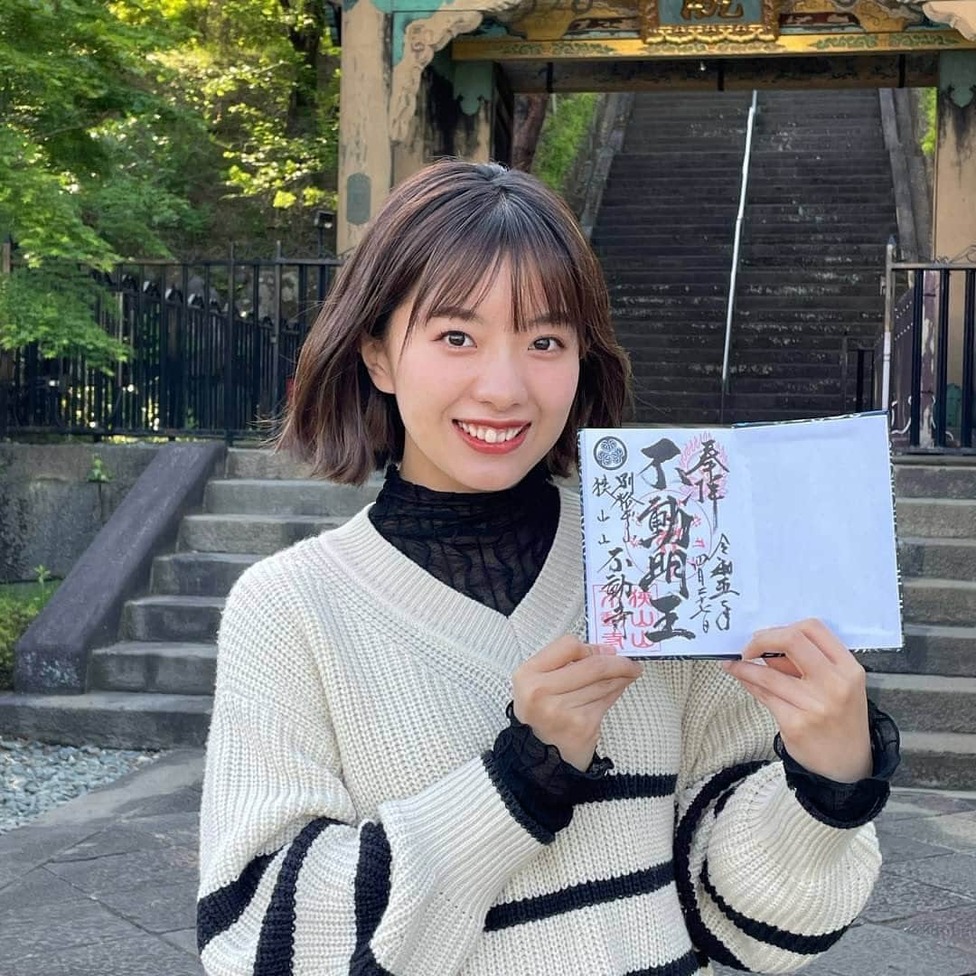 ブルーレジェンズさんのインスタグラム写真 - (ブルーレジェンズInstagram)「こんにちは！Nozomiです😊🍀  いつも投稿をご覧いただき、温かい応援やメッセージ、本当にありがとうございます🥰  お気づきの方もいらっしゃるかもしれませんが…🤭最近、私は『神社仏閣巡り』にハマっていて、時折り参拝に出かけています⛩  先日はお着物でお参りをしてきたり、同期みんなでレオ神社に行ったりしてきました🫶  そんな私の趣味ですが、実は最近もう一つ参拝に行く楽しみが増えたんです♡ 先日初めて『御朱印帳』をゲットしました！ インパクト大のレオマークが入った御朱印帳に一目惚れ🦁💫 やはり最初のページには🤔…と思い、狭山不動尊へ行ってきました！ 初めて目の前で、御朱印を書いて頂いてとても感動しました！！！  皆さんもオススメの場所があれば是非教えてください💞  #bluelegends #seibulions #埼玉西武ライオンズ #御朱印巡り  #神社仏閣巡り」5月7日 12時11分 - bluelegends_lionsofficial