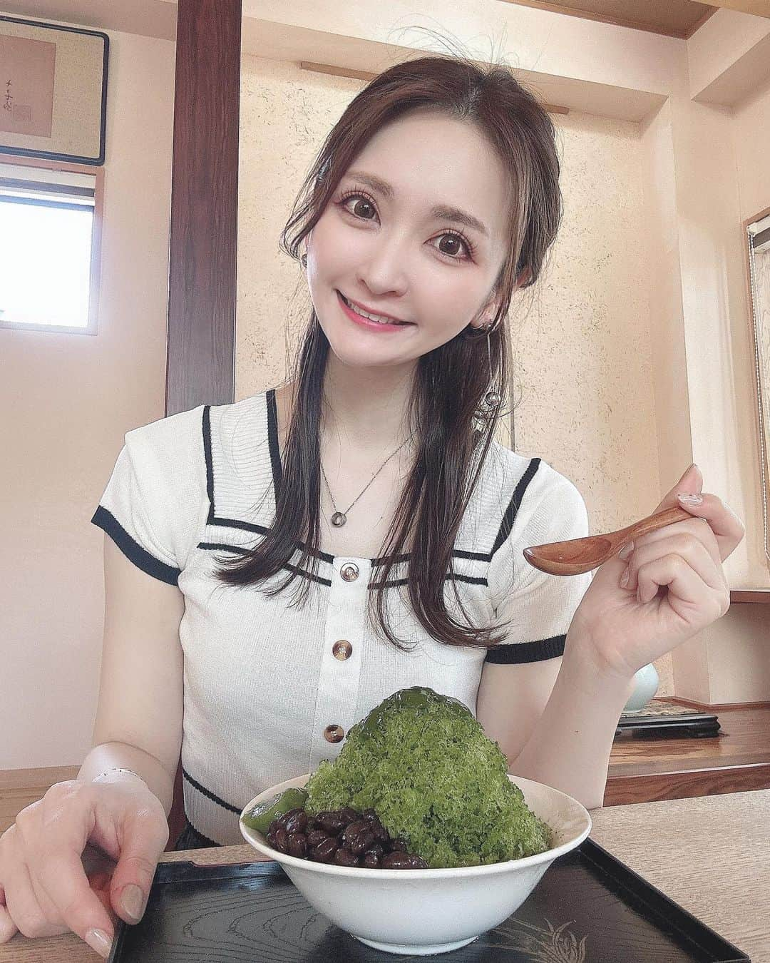 藤後 沙織 とうごさおりさんのインスタグラム写真 - (藤後 沙織 とうごさおりInstagram)「茶町KINZABUROさんの抹茶かき氷　極濃🍵 スタンダード▶︎特濃▶︎極濃が選べたら極濃にするよね♡ 濃〜くておいしかった😋 中に餡子が入ってたり、小豆もおいしくて抹茶好きはぜひ食べてみてほしい☺️  #抹茶かき氷#抹茶好き#抹茶#極濃 #極濃抹茶かき氷 #茶町kinzaburo #静岡茶#静岡茶かき氷#静岡旅行#静岡観光#静岡旅#静岡カフェ#静岡グルメ#かき氷巡り #かき氷好きな人と繋がりたい #抹茶スイーツ #抹茶好きにはたまらない #shizuoka#gw#gw2023#gw旅行」5月7日 12時14分 - saori_togo