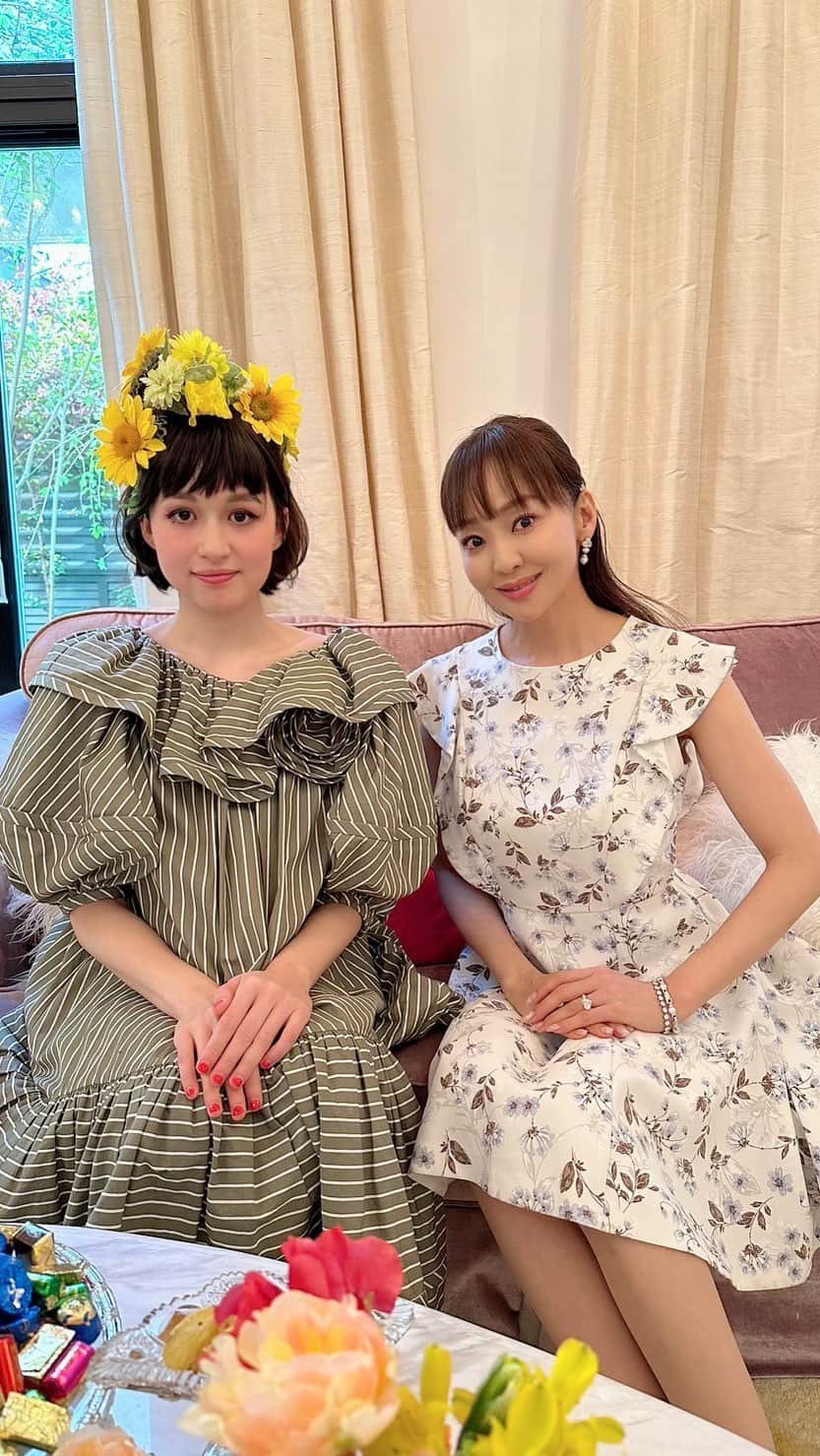 のインスタグラム：「明日8日（月） フジテレビ『突然ですが占ってもいいですか？』 23:00〜23:40放送になります😊 @totsuzen_uranai   プライベートで仲良くしているゴルファージュリアちゃん💕と😊 @julia__colfer   ジュリアちゃん宅で占い師の大串ノリコ先生💕に占って頂きましたよ☺️ @norinpop   お時間許す方💕は是非ご覧下さいね♪ そして放送では可愛いジュリアちゃん💕の才能も是非皆様💕にもご覧頂けたら嬉しいです❤️  #突然ですが占ってもいいですか#フジテレビ#ゴルファージュリア ちゃん#占い師#大串ノリコ 先生#神田うの#unokanda」