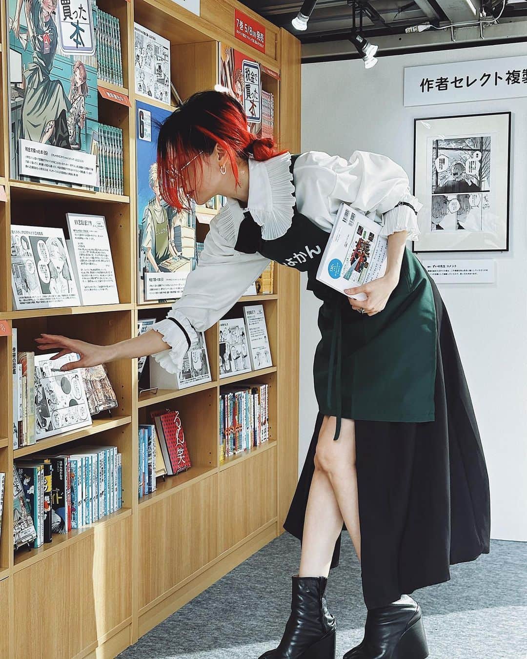 si ouxのインスタグラム：「早瀬丸さんリスペクトコーデ📖 #税金で買った本 #ヤンキー図書館  📸 @mfukuchi_sabi」