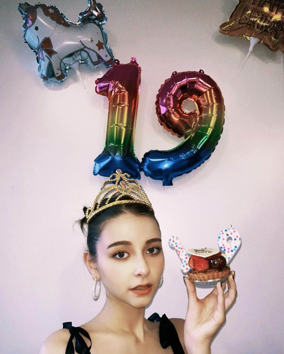 嵐莉菜さんのインスタグラム写真 - (嵐莉菜Instagram)「5/3に19歳になりました🌈  沢山のお祝いメッセージ、本当に嬉しかったですありがとうございました🥹❤️‍🔥  19歳の私もよろしくお願いします🫶」5月7日 12時27分 - lina_arashi