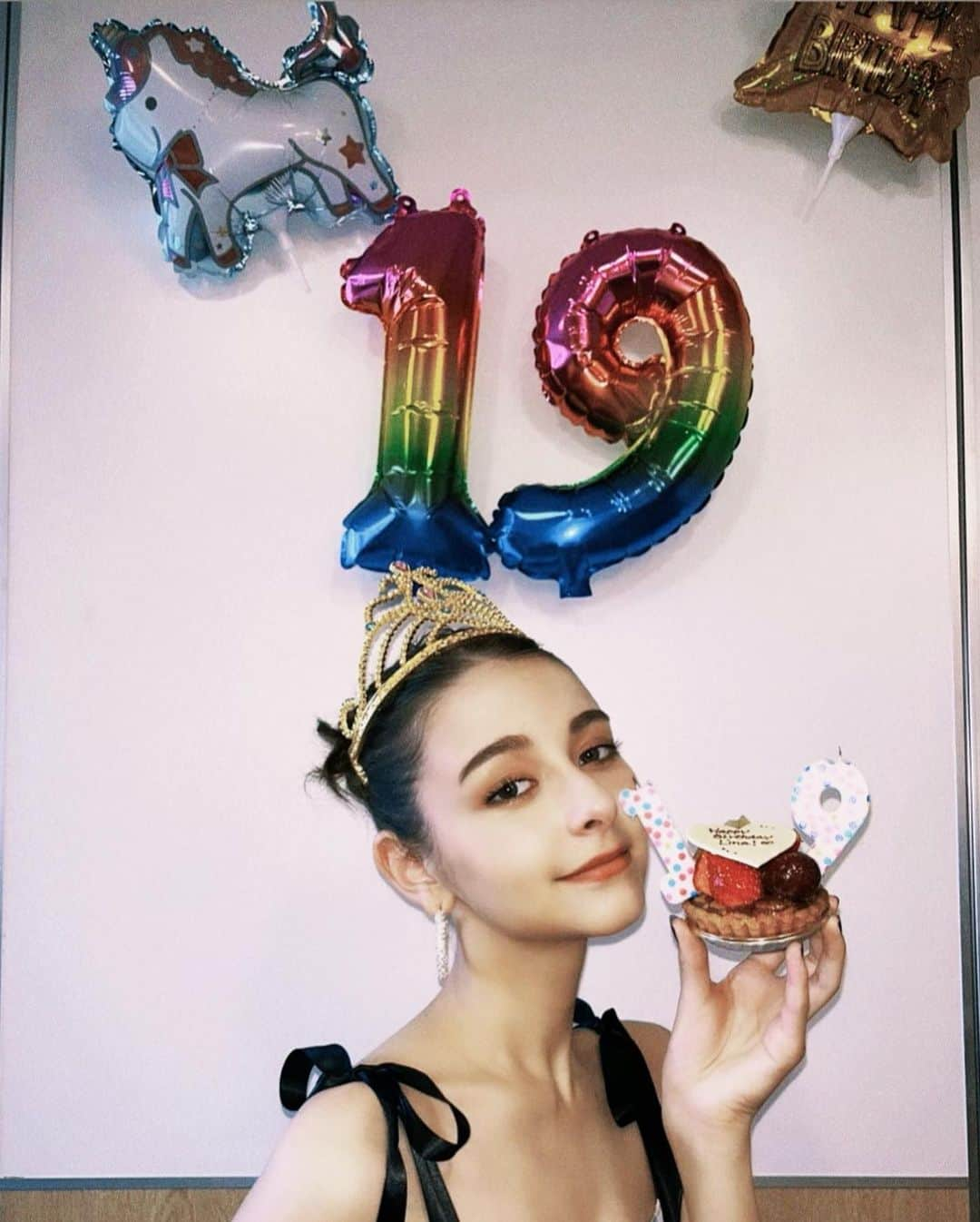 嵐莉菜さんのインスタグラム写真 - (嵐莉菜Instagram)「5/3に19歳になりました🌈  沢山のお祝いメッセージ、本当に嬉しかったですありがとうございました🥹❤️‍🔥  19歳の私もよろしくお願いします🫶」5月7日 12時27分 - lina_arashi