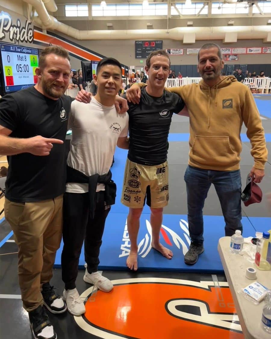 マーク・ザッカーバーグさんのインスタグラム写真 - (マーク・ザッカーバーグInstagram)「Competed in my first jiu jitsu tournament and won some medals 🥇🥈 for the Guerrilla Jiu Jitsu team. Thanks to @davecamarillo @khaiwu @intense0ne for training me!」5月7日 12時29分 - zuck