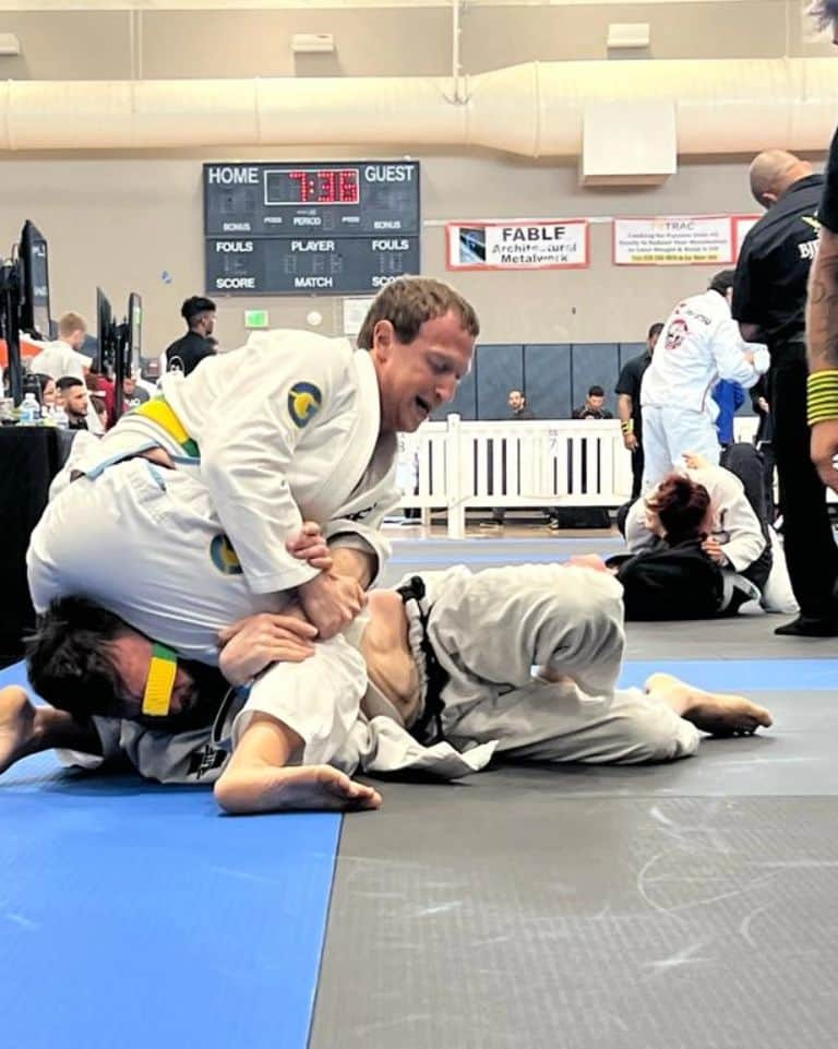 マーク・ザッカーバーグさんのインスタグラム写真 - (マーク・ザッカーバーグInstagram)「Competed in my first jiu jitsu tournament and won some medals 🥇🥈 for the Guerrilla Jiu Jitsu team. Thanks to @davecamarillo @khaiwu @intense0ne for training me!」5月7日 12時29分 - zuck