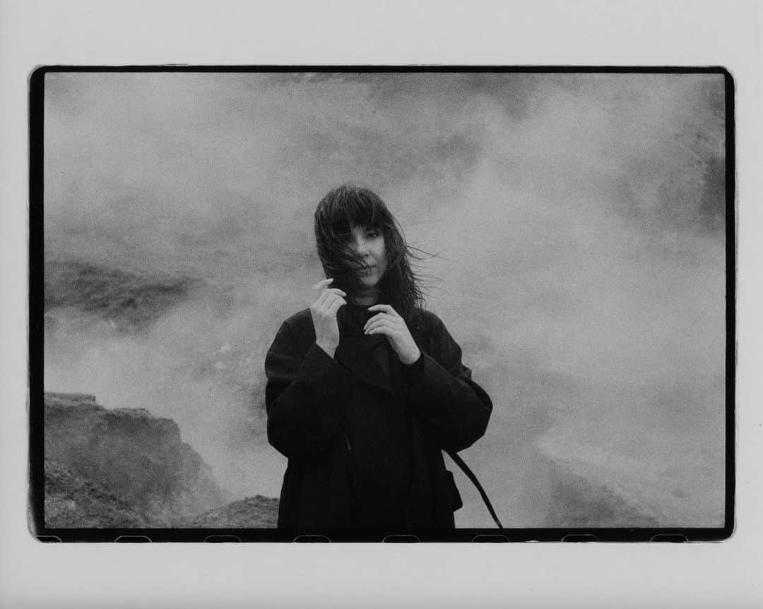 Of Monsters and Menのインスタグラム：「Happy Birthday to our @nannabh. We are so proud of you and your beautiful new record How to Start a Garden. We’re so lucky to have you in our lives 🖤🖤🖤🖤」
