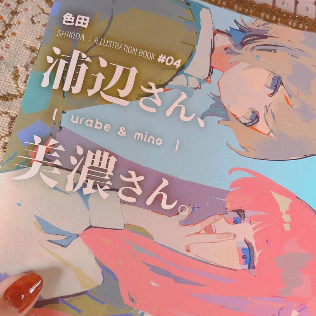 色田のインスタグラム：「イラスト本できたよ  5/20（土）-21（日） @東京ビッグサイト デザフェスvol.57にて販売します🙆‍♀️  イベント後に通販もおこないます！  #illustration #art #イラスト #イラストレーター #イラストレーション #いらすとぐらむ」
