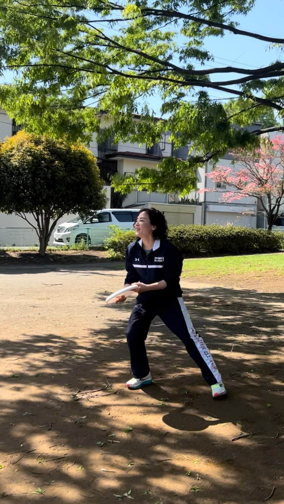 佐野碧のインスタグラム：「【女子プロ野球チーム埼玉アストライア 】  「夢の星」  Oh oh we are 埼玉アストライア  77(セブンティーンセブン)  Oh oh we are 埼玉アストライア   このグラウンドの上で  来るよフルスイングのボール  受け止めたグローブから  伝わってくる想い  「大丈夫 うまくいかなくて当たり前だから  我慢して我慢して耐えていれば、 できるようになる」   何もかもが まっすぐ過ぎるくらい  全身全霊で打ち続けてくれた  あなたは教えてくれた  だから見ててほしい   讃え合う日差し光る勝利  この声 届きますように  夢の苦しみ 喜び  知っている その背中に  たとえくじけそうになっても  アウト取られても一つあるなら  このグラウンドで 咲かせる夢の星   Oh oh we are 埼玉アストライア   この大空の下で  がむしゃらな時を越えて  小さな変化一つ  気づいてくれた日々  悪いとこなし！  笑顔で背中押されて  時には、納得いくまで  つきっきりで教えてくれた   泣きそうな時は 一緒に向き合い  「悔しいよな 今日の日を忘れるな」  あなたは教えてくれた だから見ててほしい   続く…  作詞: 埼玉アストライアの選手の皆様・佐野碧 作曲: 佐野碧  #女子プロ野球　#埼玉アストライア　#片平監督　 #感謝　#佐野碧　#aoisano」