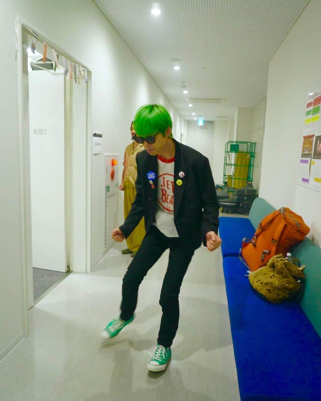 のインスタグラム：「「踊ろうぜ！！！」 ダンシング・オールナイト から オトナブルー💙  新しいジェットセイヤ と もんた&ブラザーズ🍲」