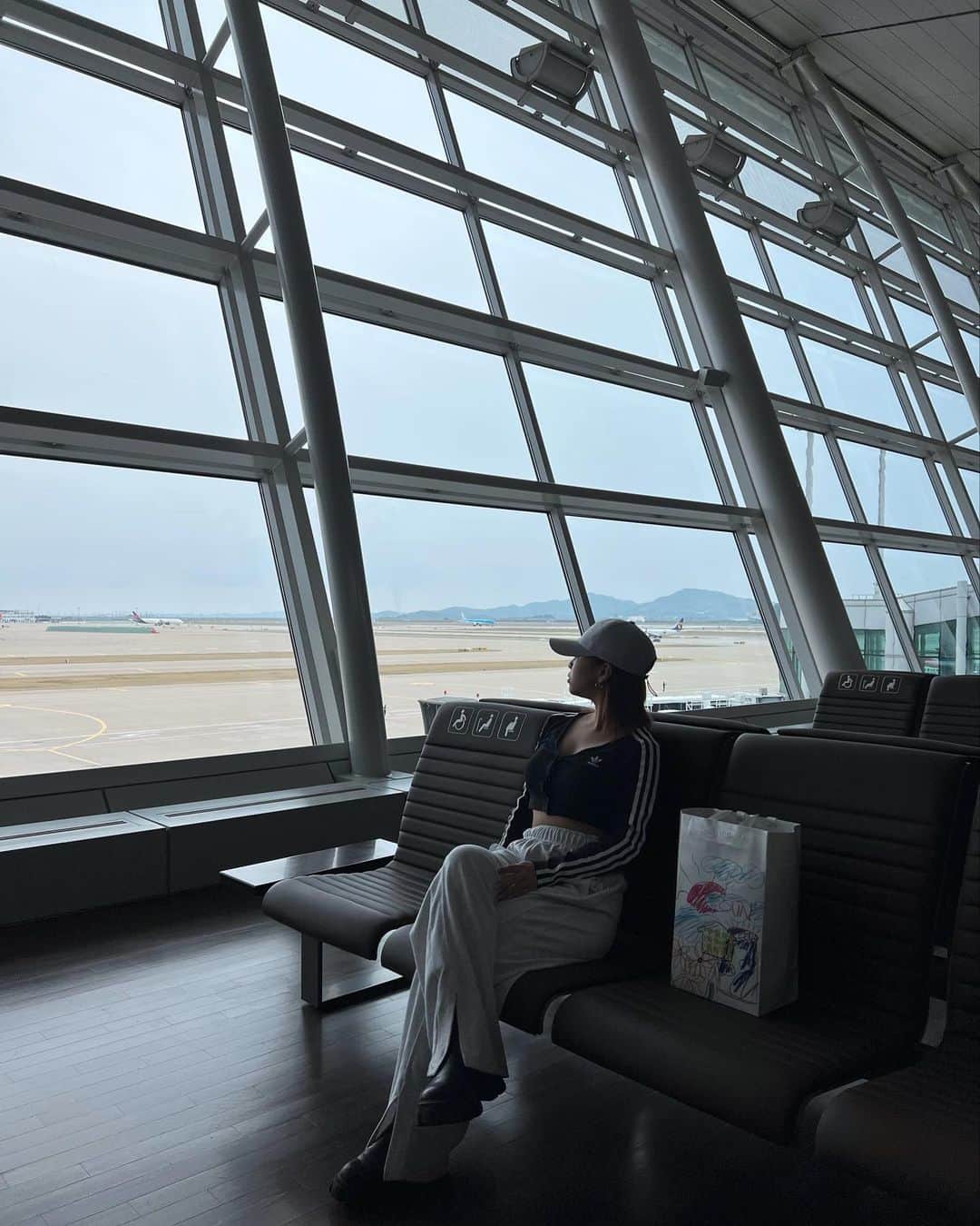 ヒロタナギサのインスタグラム：「_  旅がなぎさにとっての生き甲斐✈︎ 今年の一年は特に、 ずっと旅し続ける宣言🫶🏽  #nagisatrip」