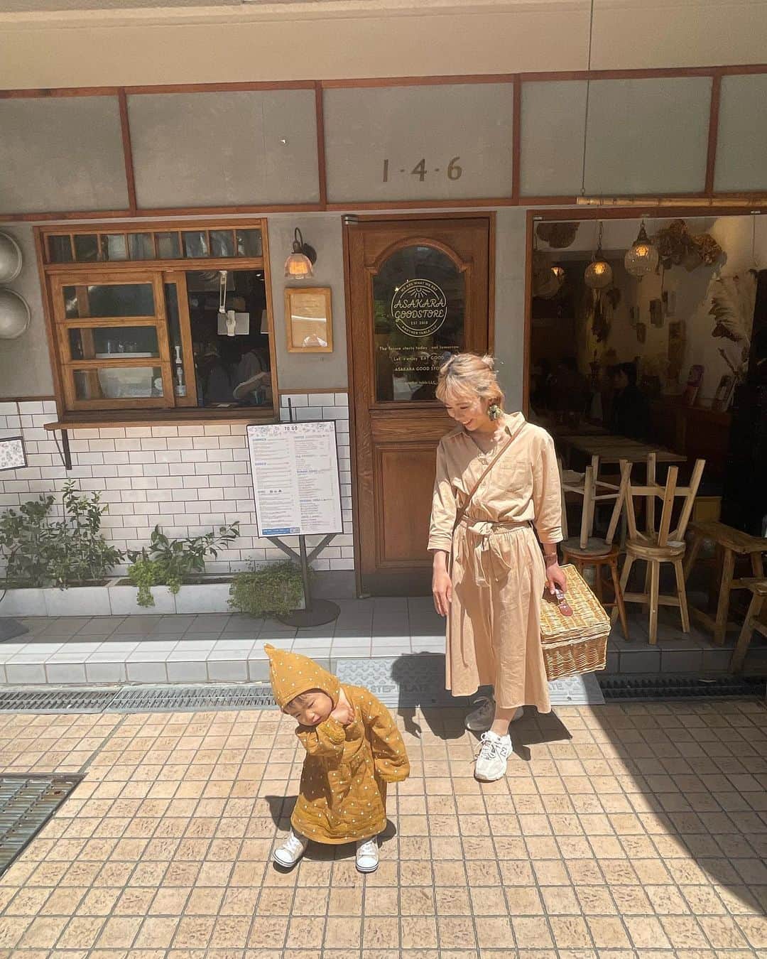 AYAさんのインスタグラム写真 - (AYAInstagram)「_ お店撮ってたらあたちも〜で 入ってくる小人(2枚目)  最後は肩がかゆい小人  #詩珠diary」5月7日 18時49分 - a.y.hana_12o6