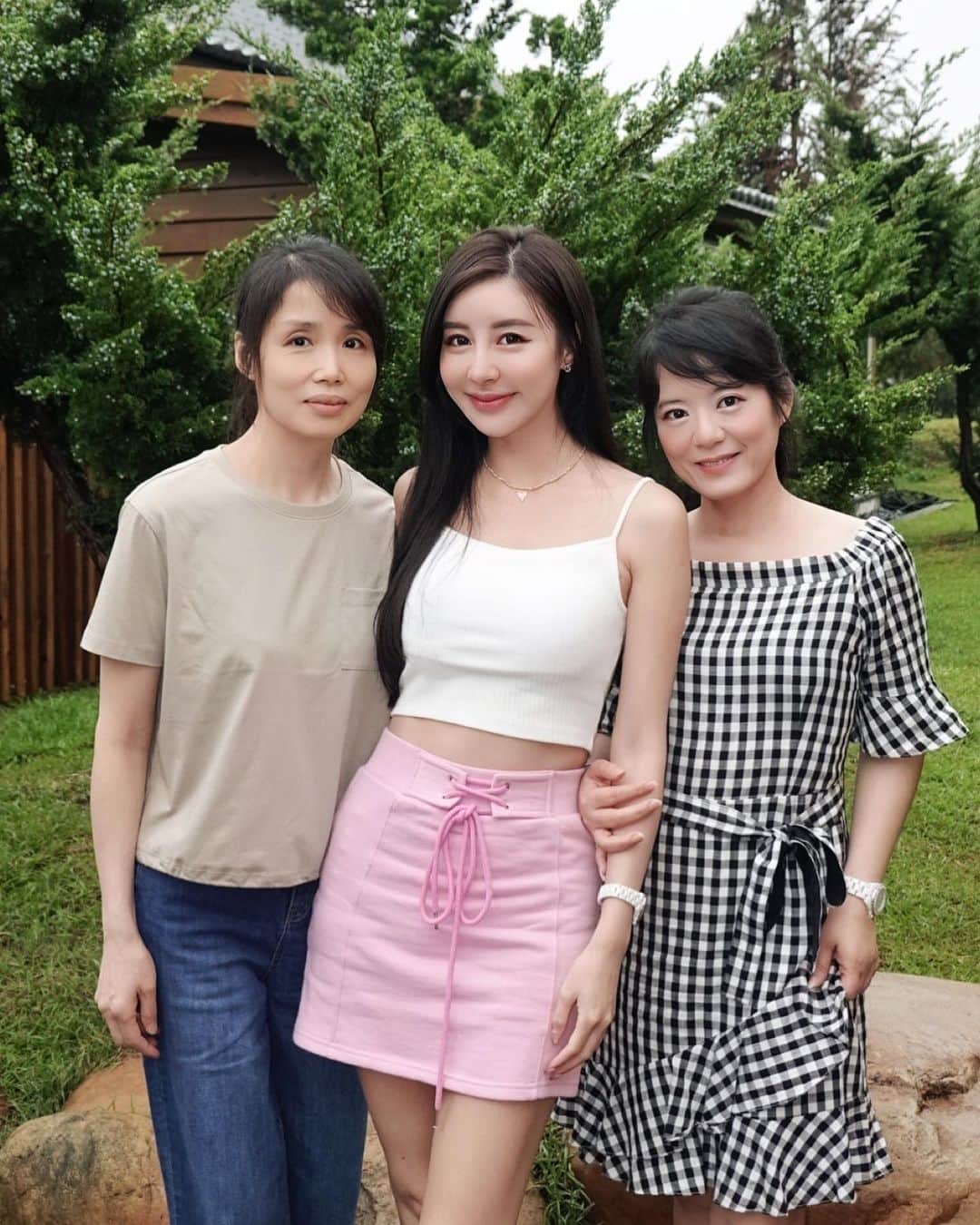 リタ（瑞塔兒）のインスタグラム：「提前母親節快樂🩷 今年是三位媽媽👶🏻✨」
