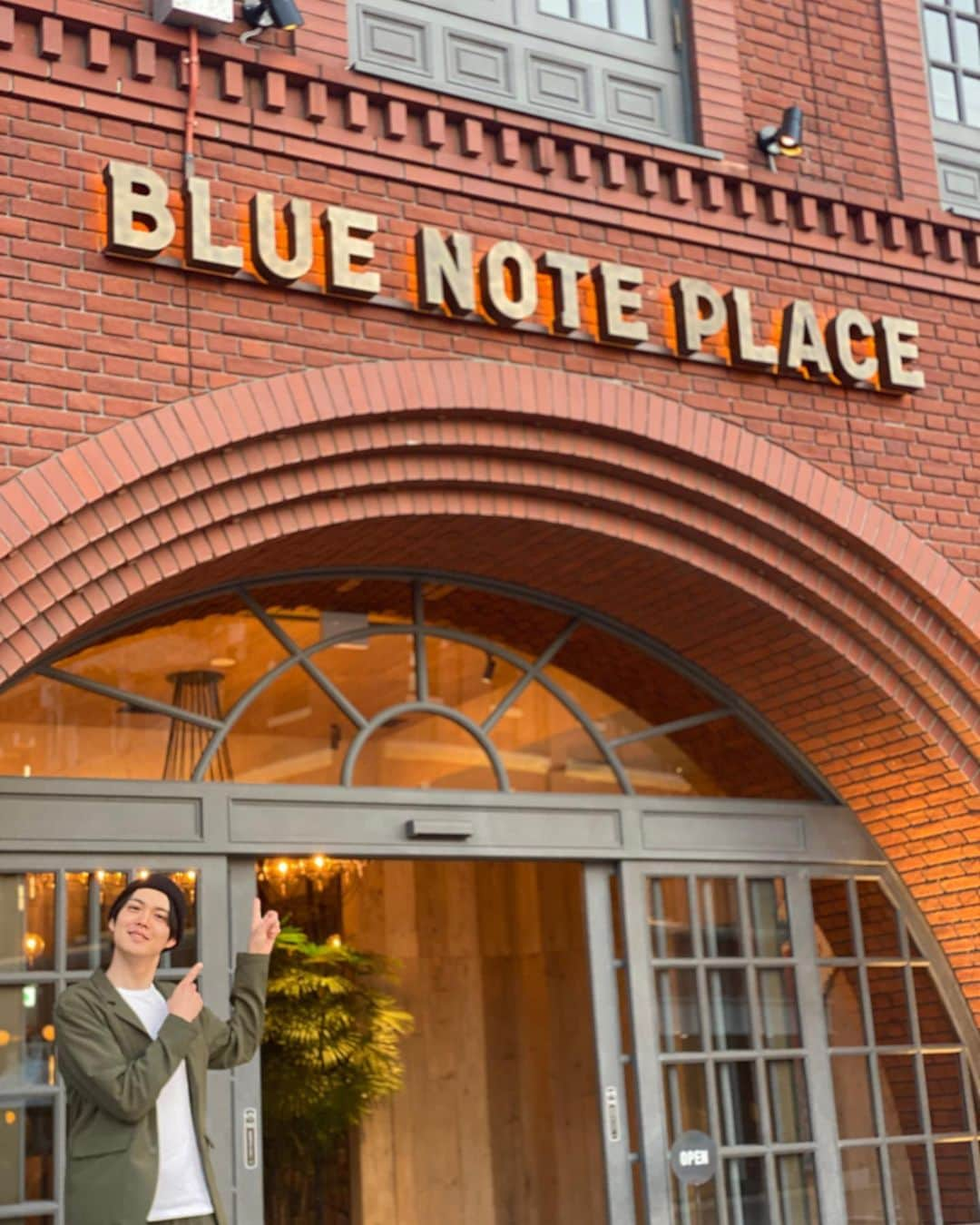 大橋典之のインスタグラム：「BLUE NOTE PLACEでジャズ聴いてきました ライブも空間もとても良く、刺激的でした エンタメって最高」