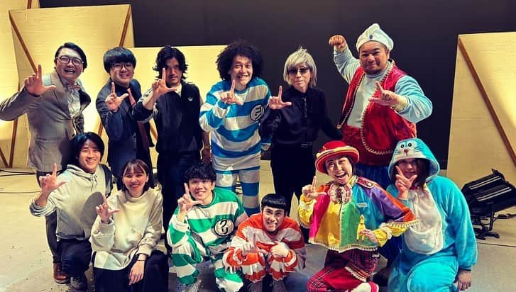 ゴンさんのインスタグラム写真 - (ゴンInstagram)「マジカル・バラエティーライヴ in ODAWARA vol.1  Dr.レオンさんプロデュース のイベントに呼んでいただき、非常にコンプリートでした！！  マジック本当凄過ぎ！！😆 間近で見ても全くわからない🤯  相変わらず本物のエンターテイメントでした！  そして、ストロベリーロマンスとぶたマンモスが一緒に写真を撮って欲しいというので全員でナリタイナポーズ！😄  出番終わりに何度も、 「凄すぎました！感動しました！」と言われました。  いや、笑わせたいのよ😆  芸能事務所を辞めたので、中々若手の人達に会う機会も無いので凄く楽しかったです！  とにかくたくさんのお客様とスタッフさんに心から感謝です！  【エンターテイメントでメシを食う】 こんなに嬉しい事は他に無いですね〜  👆🏻コンプリート」5月7日 18時46分 - bicsmalln_gon