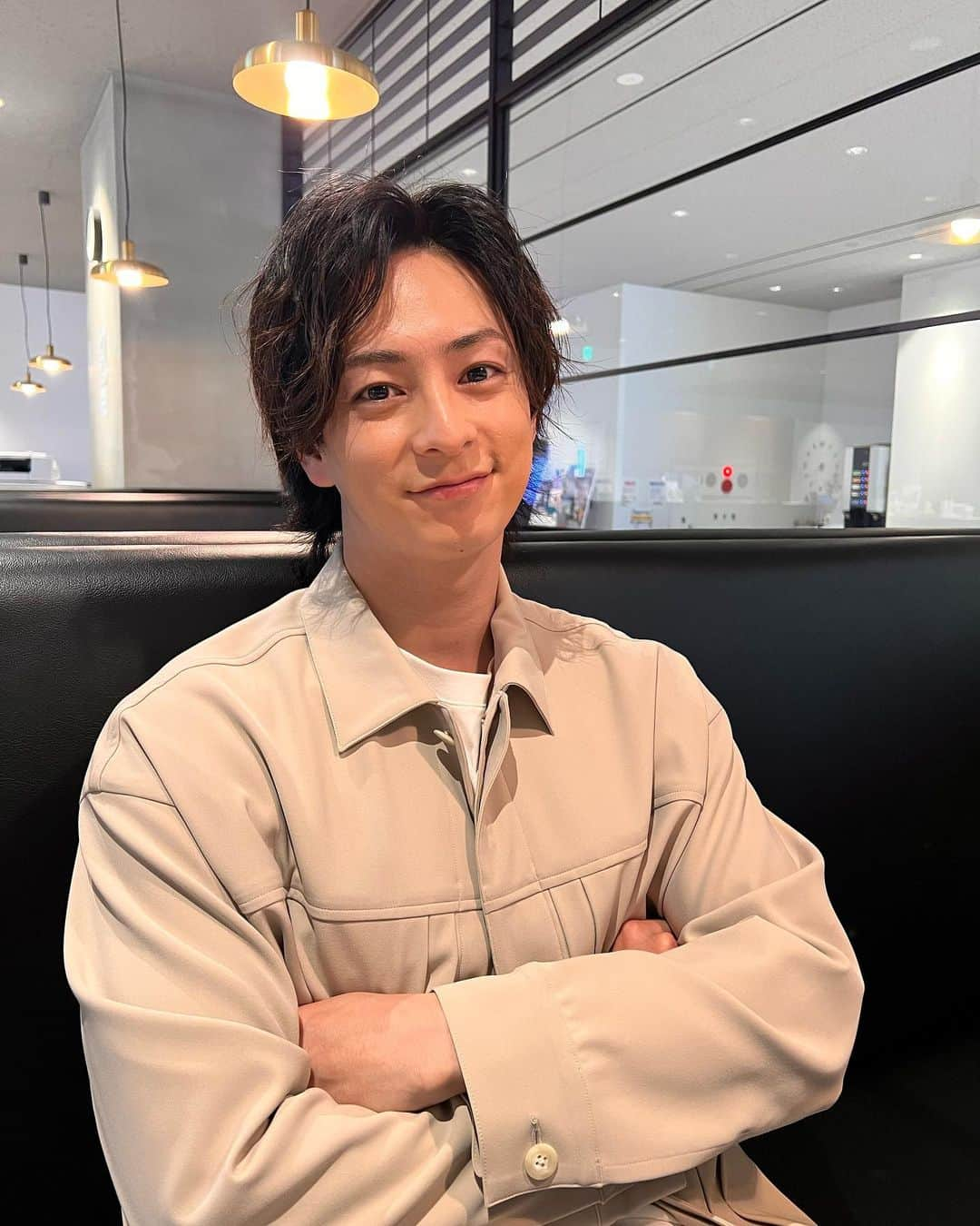 山口貴也のインスタグラム：「5月10日21:00〜  "特捜9" 第6話 今井安彦役で出演させていただきます！  どんな役どころか！どんな人間ドラマが待ってるのか！是非！ @9tokusou_5drama  #テレビ朝日 #特捜9 #特捜9season6  今井安彦です 一文字違いでした！🤫」