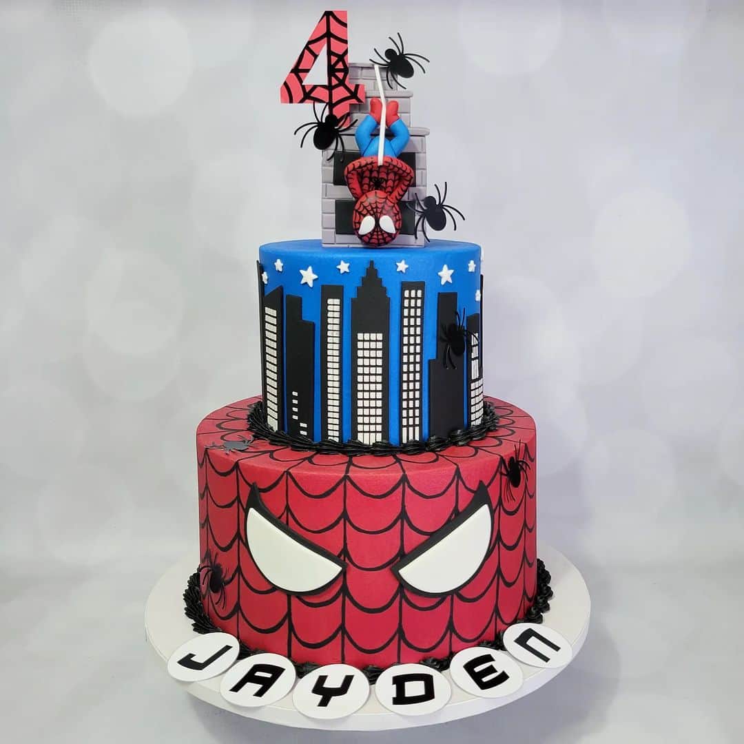 Honey Bee Cakesのインスタグラム：「Spiderman Cake Toppers by @thekreationstation.915」