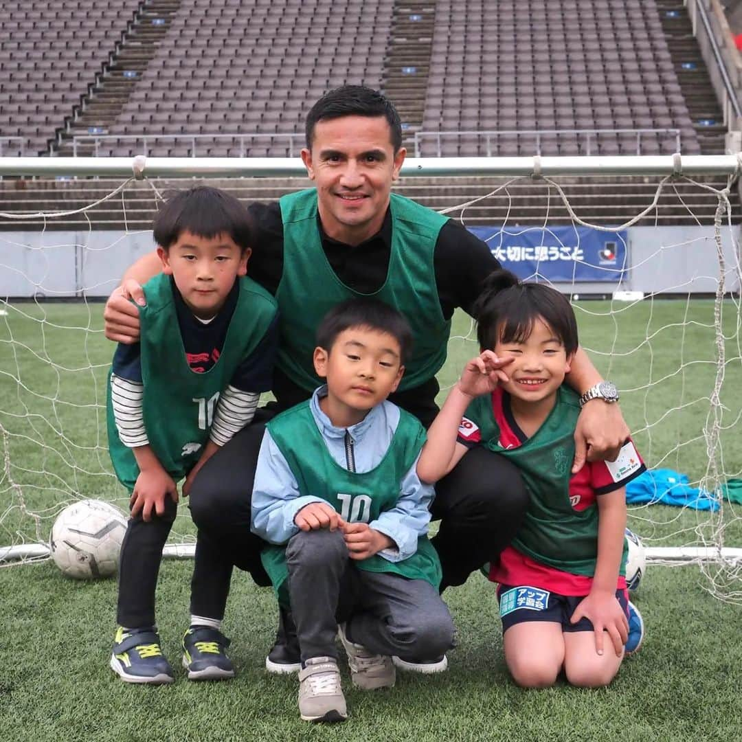 ティム・ケーヒルのインスタグラム：「This is football ⚽️ always thinking about the next generation and pathways for the future of football 🇯🇵 #clubvisits #fifadiplomaclubmanagement」