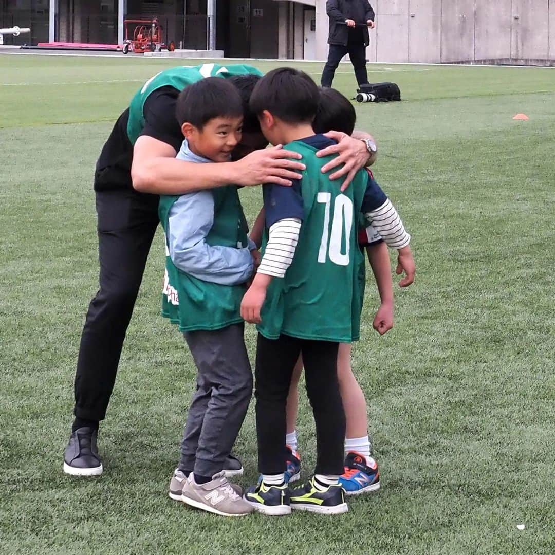 ティム・ケーヒルさんのインスタグラム写真 - (ティム・ケーヒルInstagram)「This is football ⚽️ always thinking about the next generation and pathways for the future of football 🇯🇵 #clubvisits #fifadiplomaclubmanagement」5月7日 13時39分 - tim_cahill