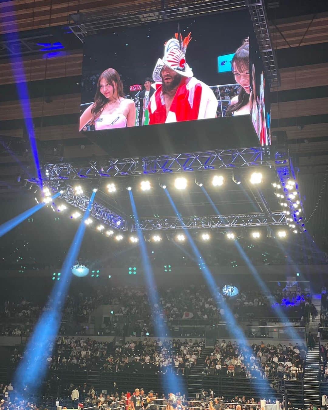 COCOさんのインスタグラム写真 - (COCOInstagram)「2023.05.06 #RIZIN42 有明アリーナ ✨  会場には約1万5000人のお客様が🔥 今回もラウンドガールとして出演させて頂きましたが、どの試合もすごく見応えあって最高の１日になりました😍✊ 格闘技、最高です💯  スタイリングは @nbornkyt ♡ ゆる巻きで前髪センター分けで 可愛くしてもらいました😼🫶💕  #RIZN #ライジン #rizngirl #roundgirl #ラウンドガール #格闘技」5月7日 13時51分 - coco_coco000