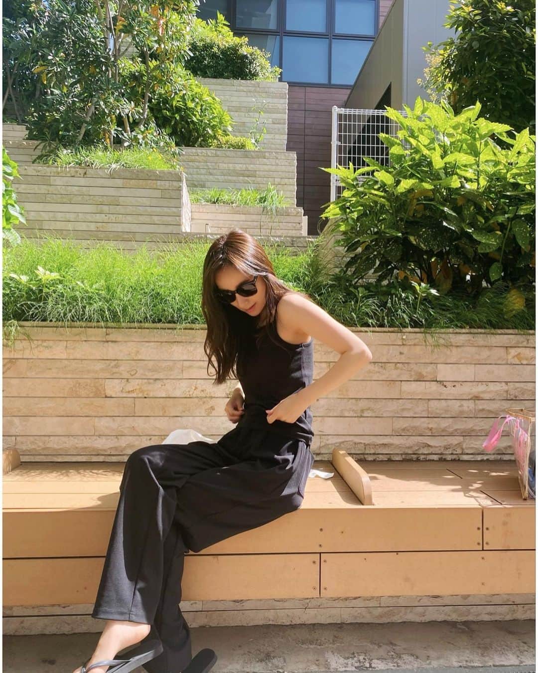 木口亜矢さんのインスタグラム写真 - (木口亜矢Instagram)「GWは毎日履いてた 新作パンツ  ストレッチがきいて 生地も柔らかいのに通気性が良く　 @anne__jp といえば 着心地の良さは絶対だから 新作も着心地すんごく良い♡  暑い日は キャミやタンクトップに ビーサン合わせがかわいい♡  #ootd#本日のコーデ#いつかのコーデ#今日のコーデ#今日の服 #30代コーデ#公園コーデ#シンプルコーデ#fashion#ママファ ッション#ママコーデ#着こなし#着回し#トレンド#大人コーデ#今日の服装#毎日コーデ#モノトーンコーデ#夏コーデ」5月7日 13時48分 - ayakiguchi