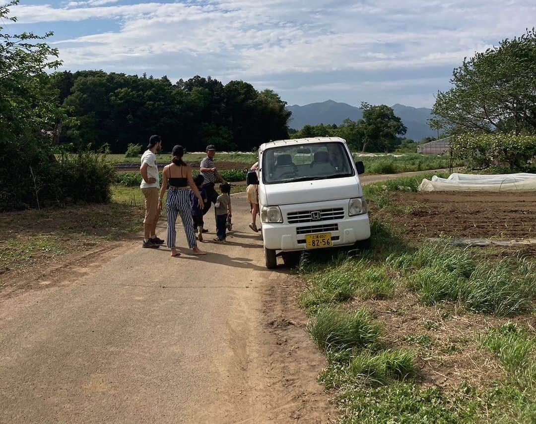 赤坂沙世さんのインスタグラム写真 - (赤坂沙世Instagram)「そよかぜ農園🫧  定期的に訪れているOrganic farm-そよかぜ農園に、みんなで行ってきた🌞✨ここは私の中学校の同級生の、のんのん夫婦がゆっくり丁寧に作り上げてる素敵なファーム🦙そして八郷という土地も本当に美しくて大好き。  みんなでさつまいもときゅうりと茄子の植え付けをして🍆🍠🥒 美味しいご飯を食べて、すっごく楽しかった🥰一日があっという間だったね  ありがとう💛」5月7日 14時16分 - sayoakasaka