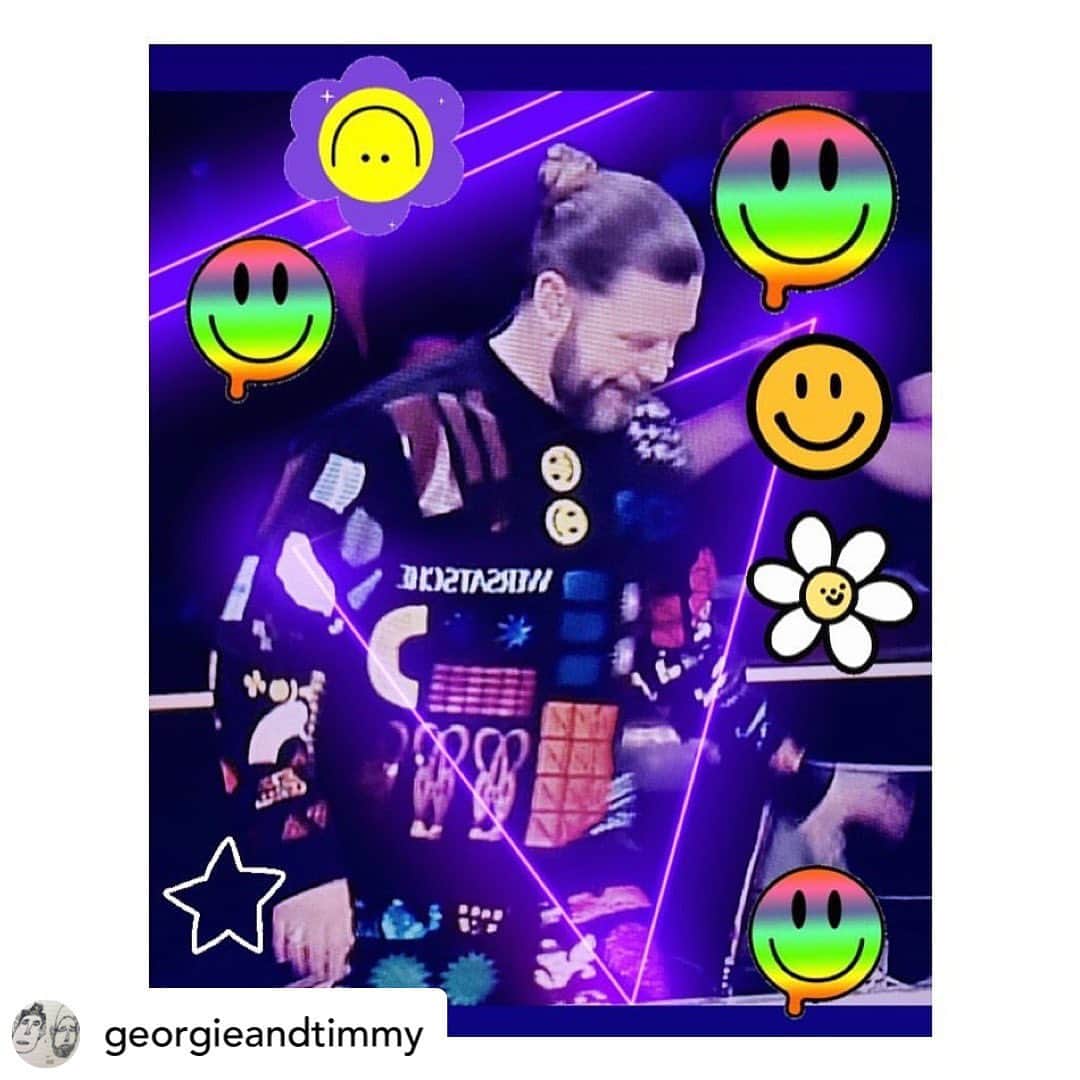 スタースタイリングのインスタグラム：「Posted @withregram • @georgieandtimmy Happy Finale @masked.singer.germany  @reagarvey in @starstylingworldwide 🔥 We love 💙  #starstylingworldwide #cabinetofpossibilities #georgieandtimmy #fromstudiototv」