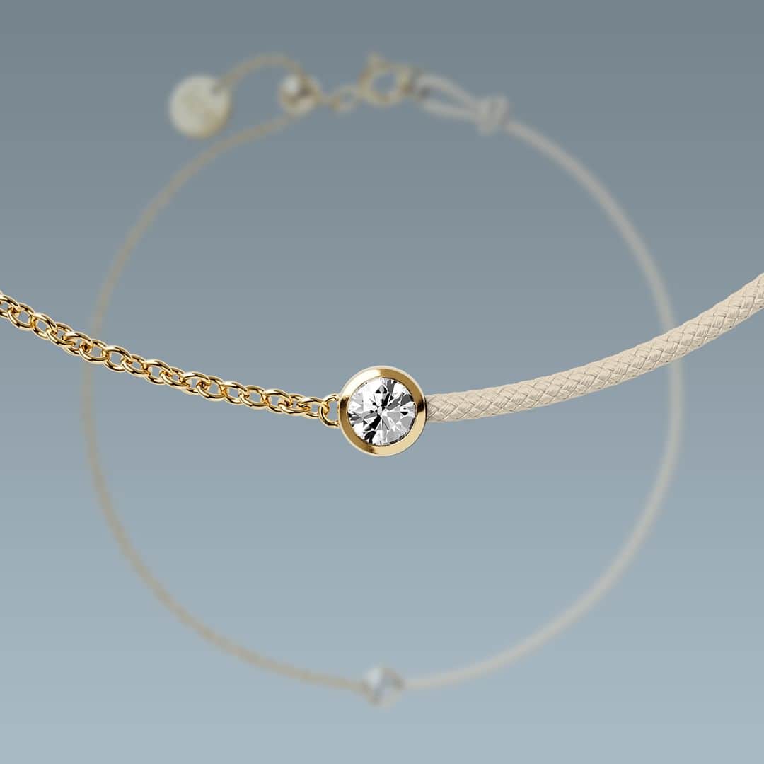アイスウォッチのインスタグラム：「Lovely idea for a lovely gift! 🎁   #icewatch #icediamond #diamond #gold #nude #bracelet #gift #mothersday」