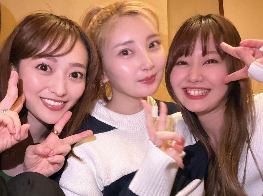 門脇佳奈子のインスタグラム：「りほちゃんとりかちゃんとりかちゃんkids🫅🏻🫅🏻とご飯に行きました🫶  りほちゃんとはこの間久々に会ったけど、りかちゃんとは何年振り⁉︎って感じやった🥹  家族より長い時間を共にしただけに安心感がやっぱすごいけど、2人ともママになっててより安心感がヤバかった🥹❤️  はぁ、、、 楽しかった🥲❤️❤️❤️❤️」