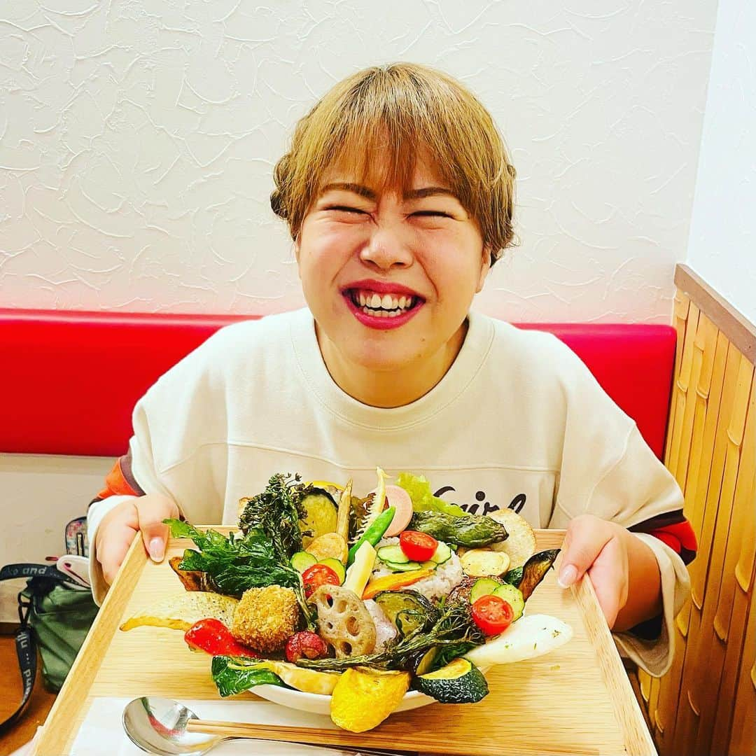 竹内知咲さんのインスタグラム写真 - (竹内知咲Instagram)「すっごいカレー食べました🍛 野菜の量が天井叩いてました🥕🍆🧅  #天才ピアニスト #薬膳カレー」5月7日 14時39分 - tensai_pianist.takeuchi