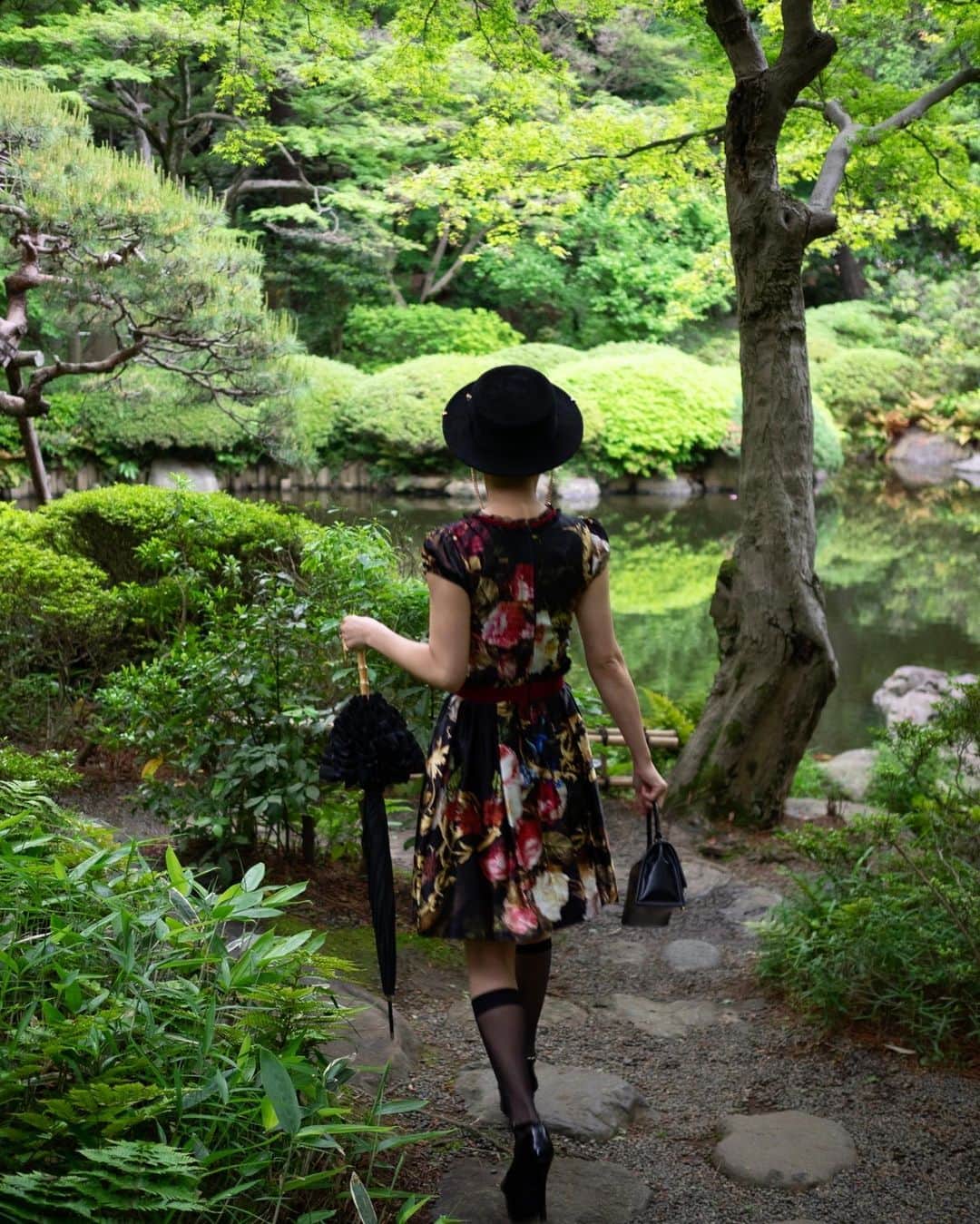 のインスタグラム：「japanese garden  新緑の生き生きした葉っぱと生命の香り🍀  📸  @takafumiuchida  #東京都庭園美術館 #tokyo #museum #japan」