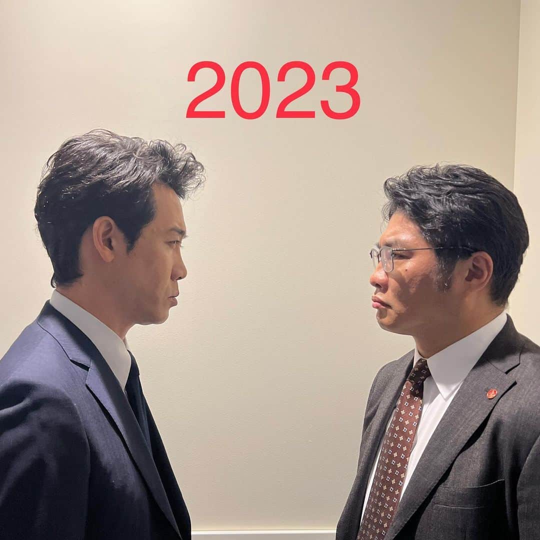 松尾諭のインスタグラム：「ノーサイドゲーム から四年。 またも対立してます。 日曜劇場「ラストマン」今夜9時！ #ラストマン  #大泉洋」